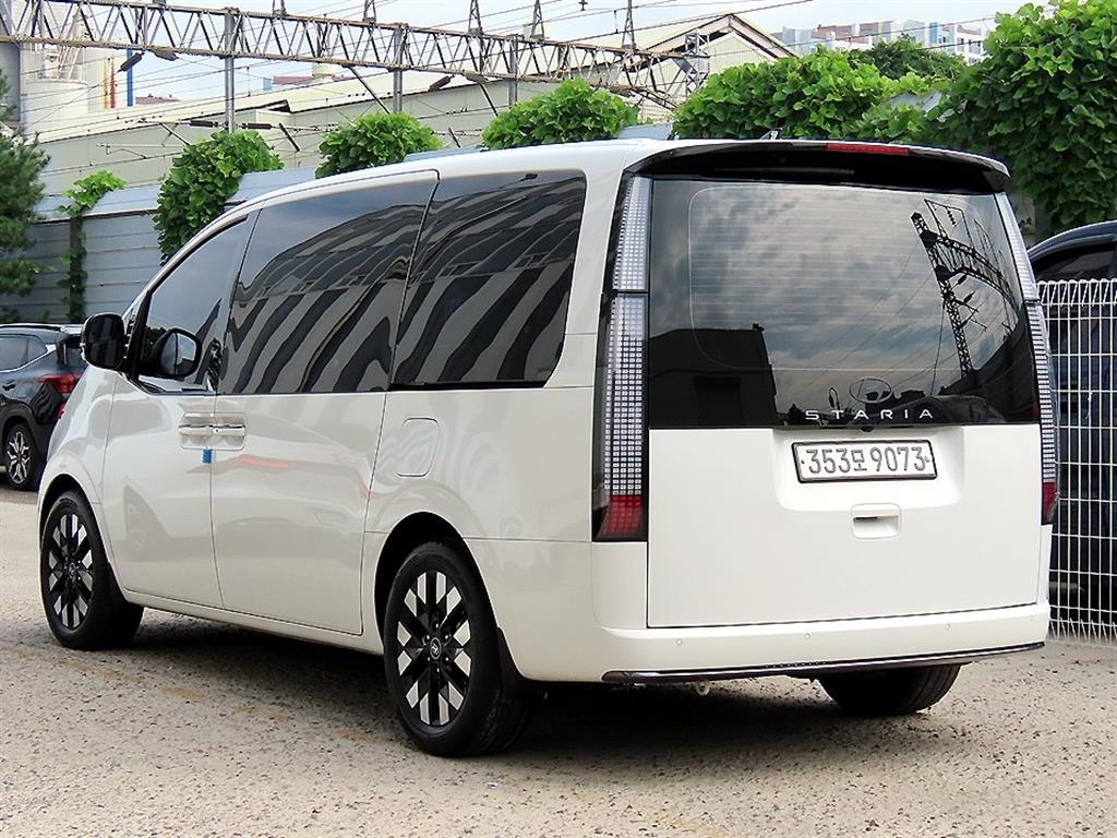 Mazda Bongo rear view
