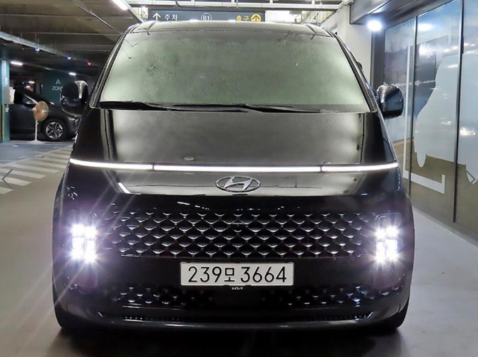 Mazda Bongo front view