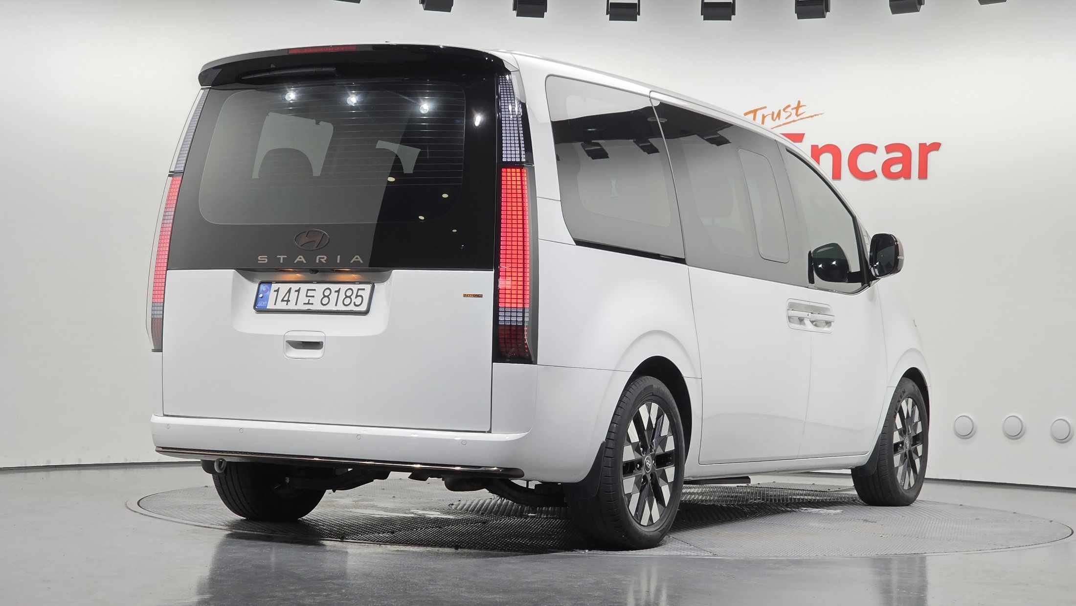 Mazda Bongo front view