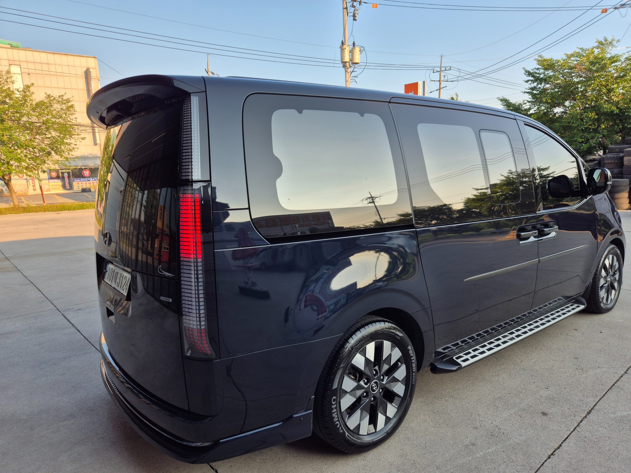 Mazda Bongo front view