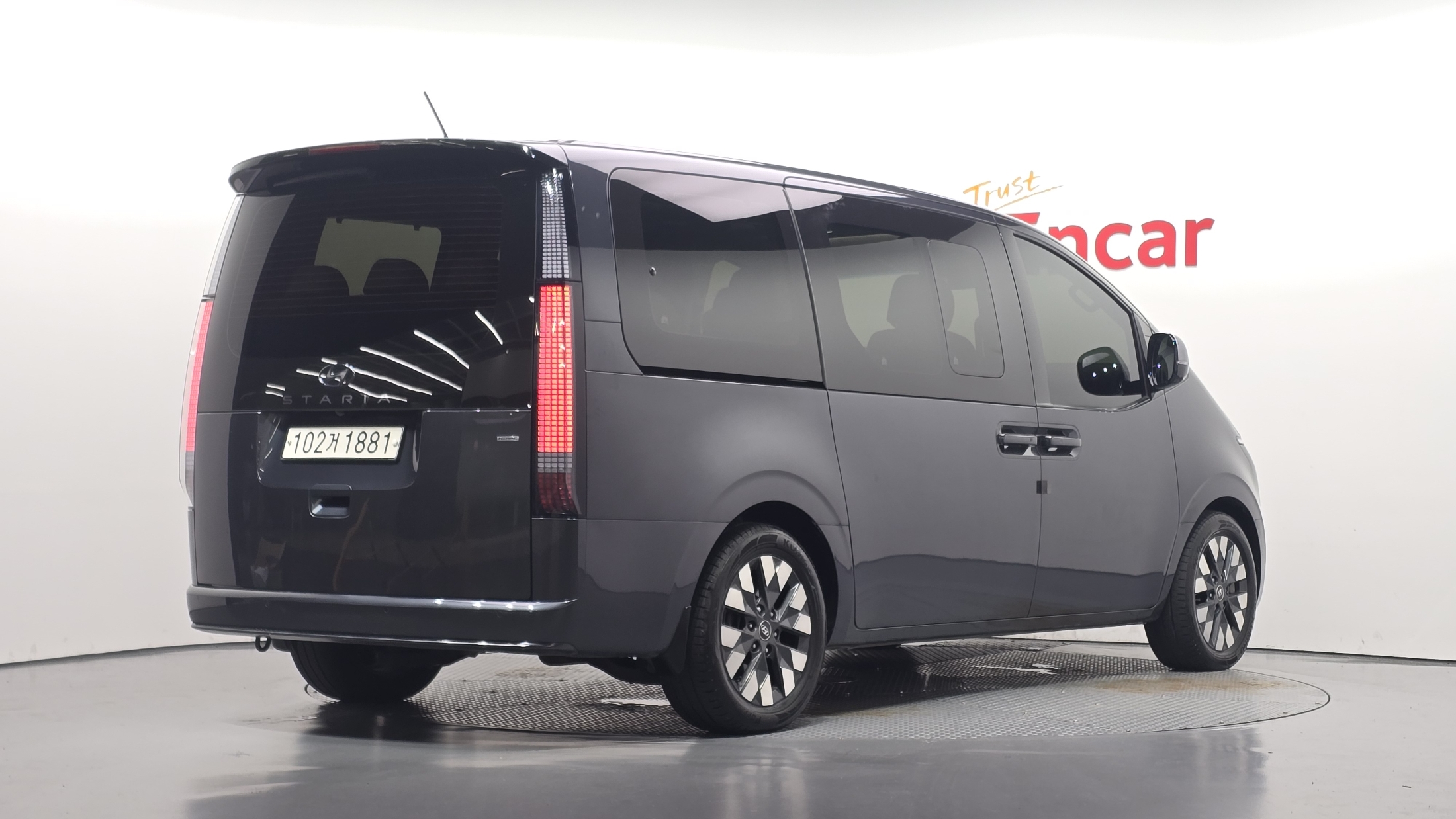Mazda Bongo front view