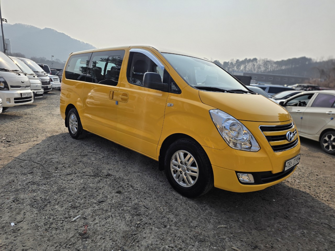 Mazda Bongo front view