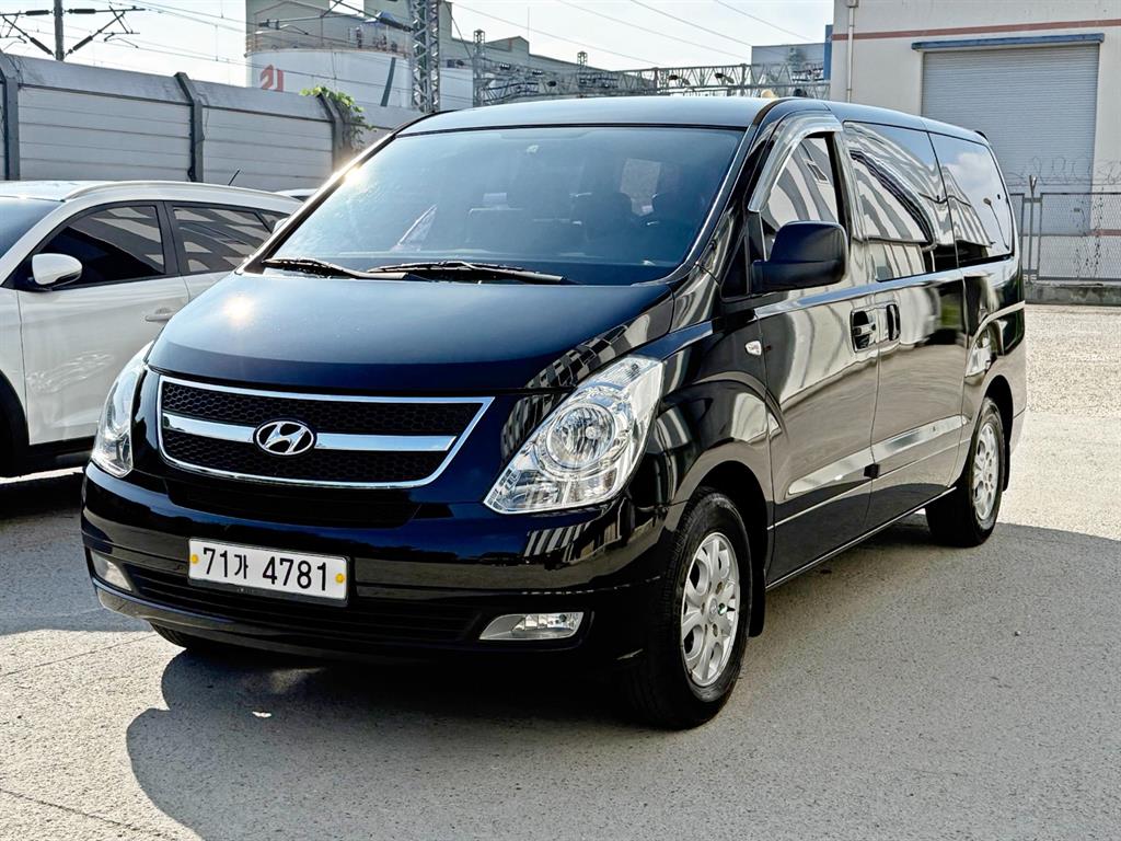 Mazda Bongo front view
