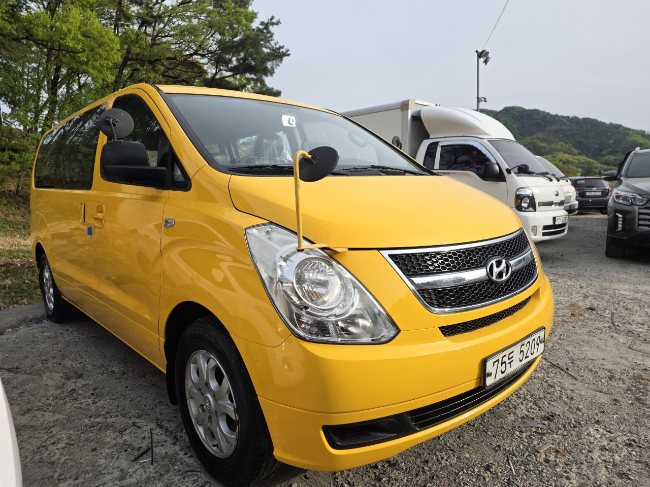 Mazda Bongo front view