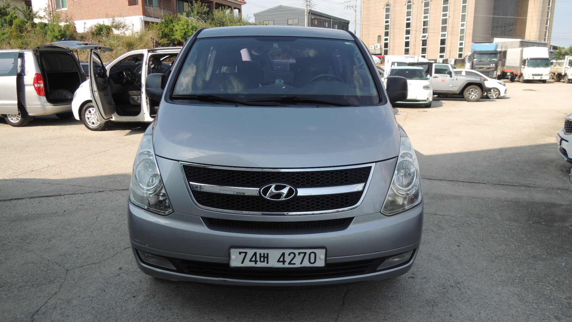 Mazda Bongo front view