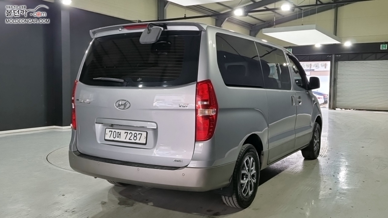Mazda Bongo front view