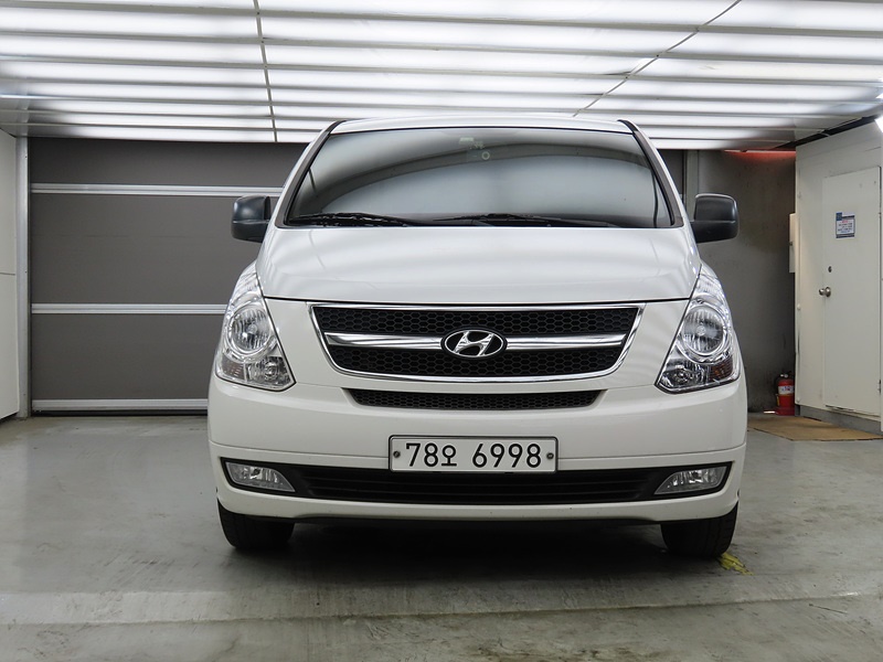 Mazda Bongo front view