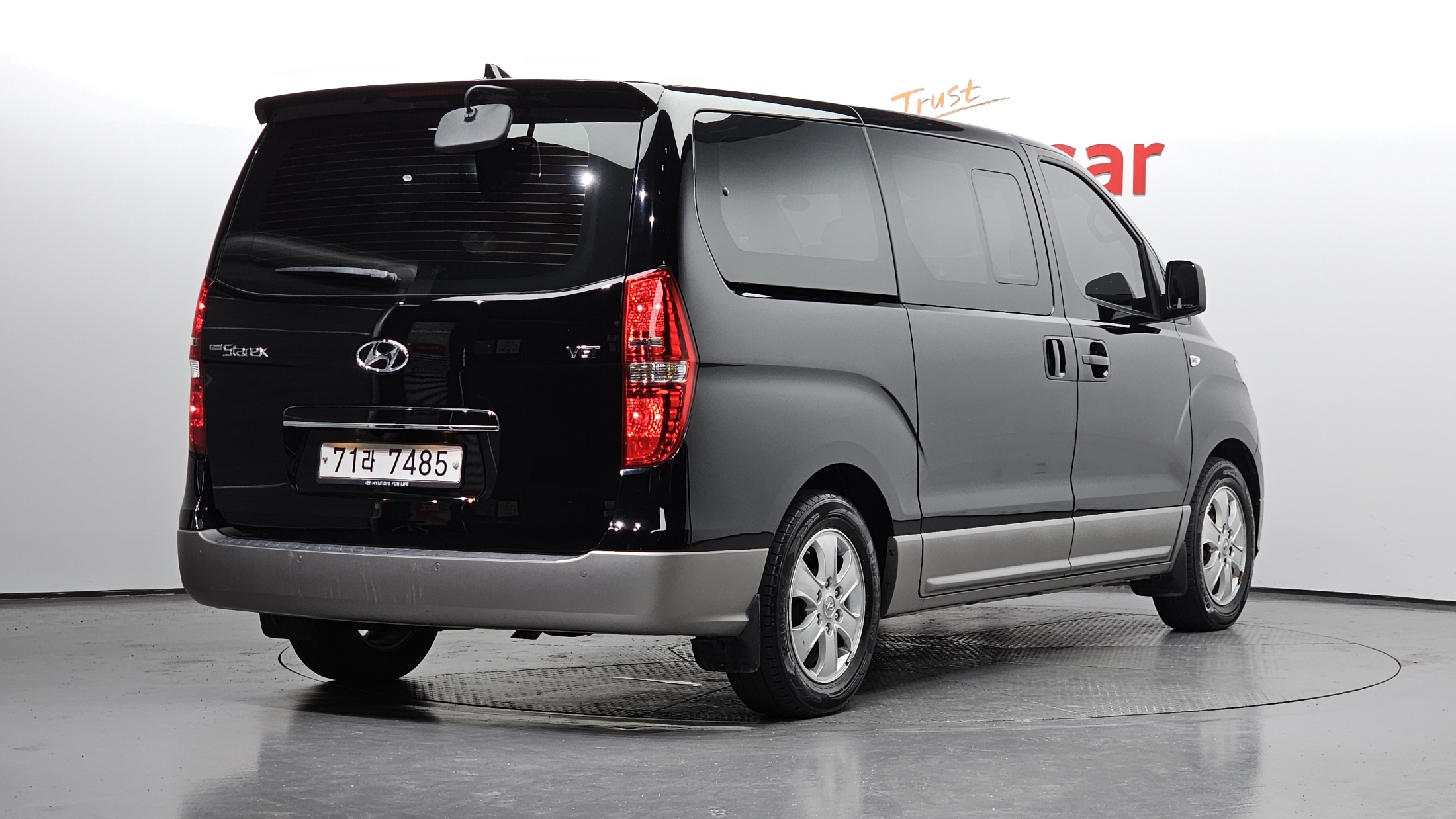 Mazda Bongo front view