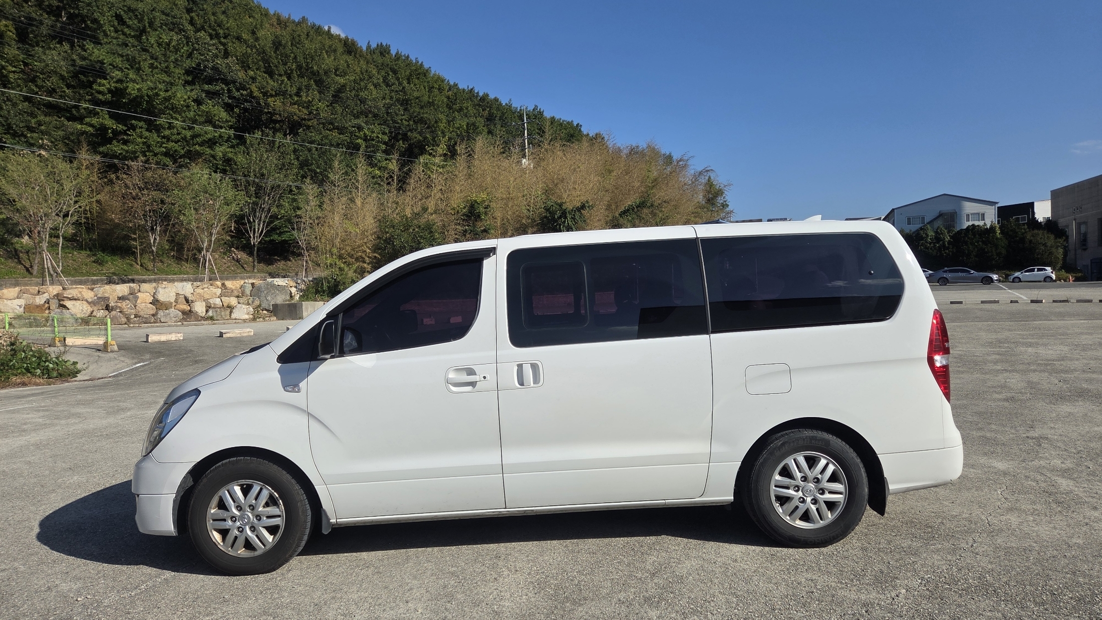Mazda Bongo front view