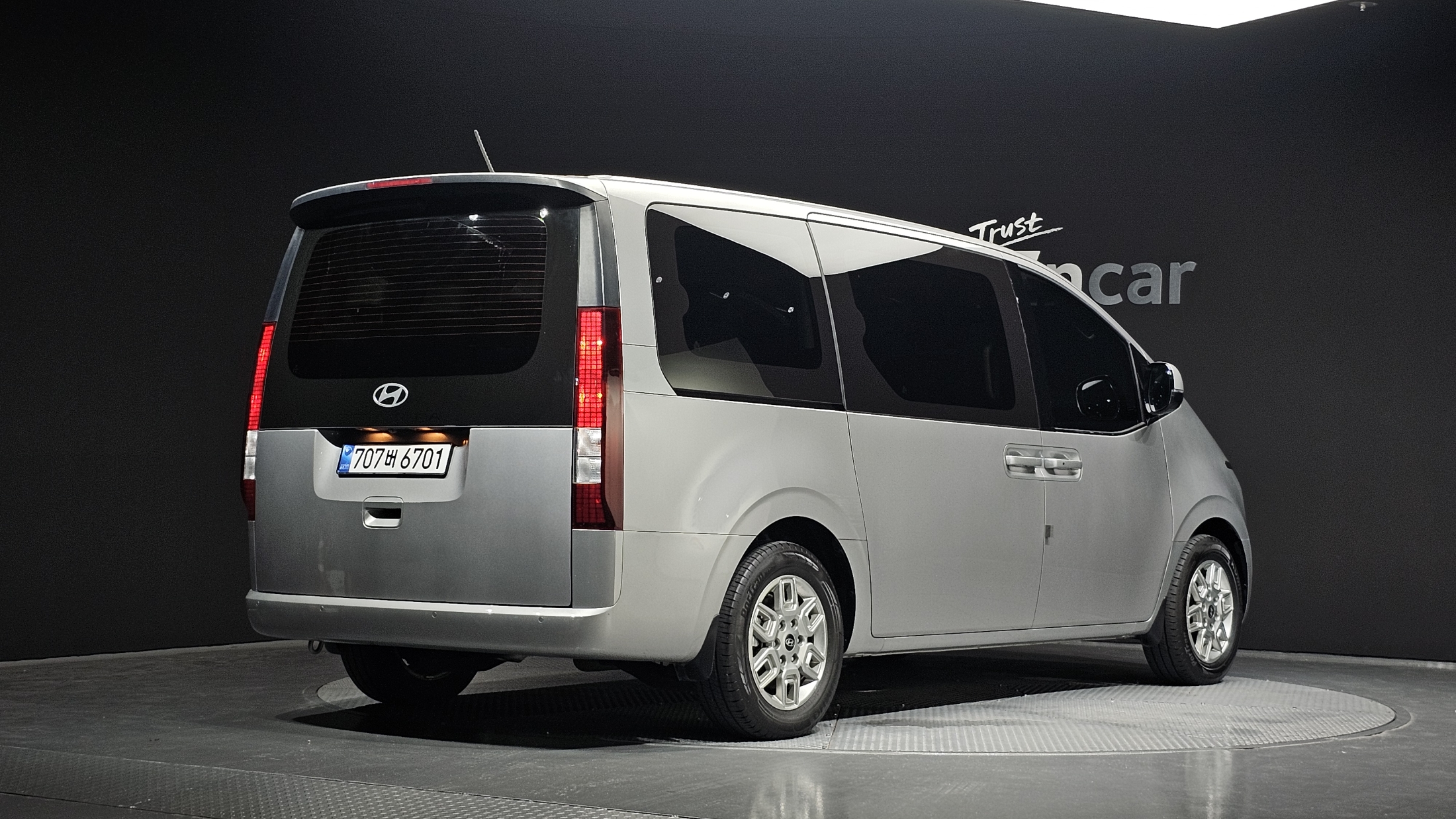 Mazda Bongo front view