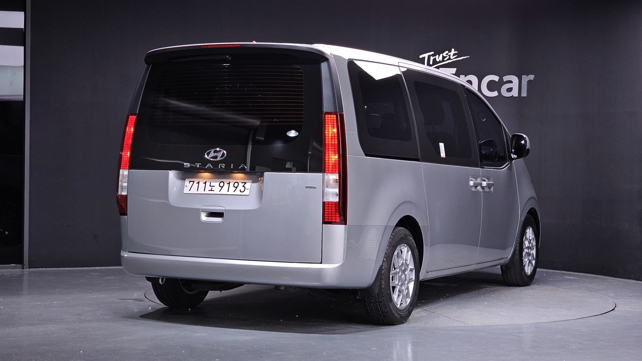 Mazda Bongo front view