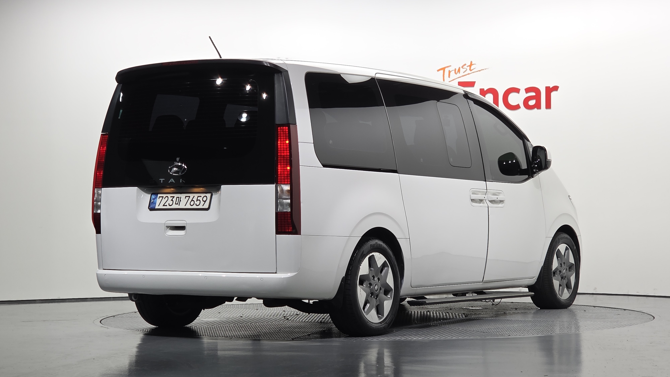 Mazda Bongo front view