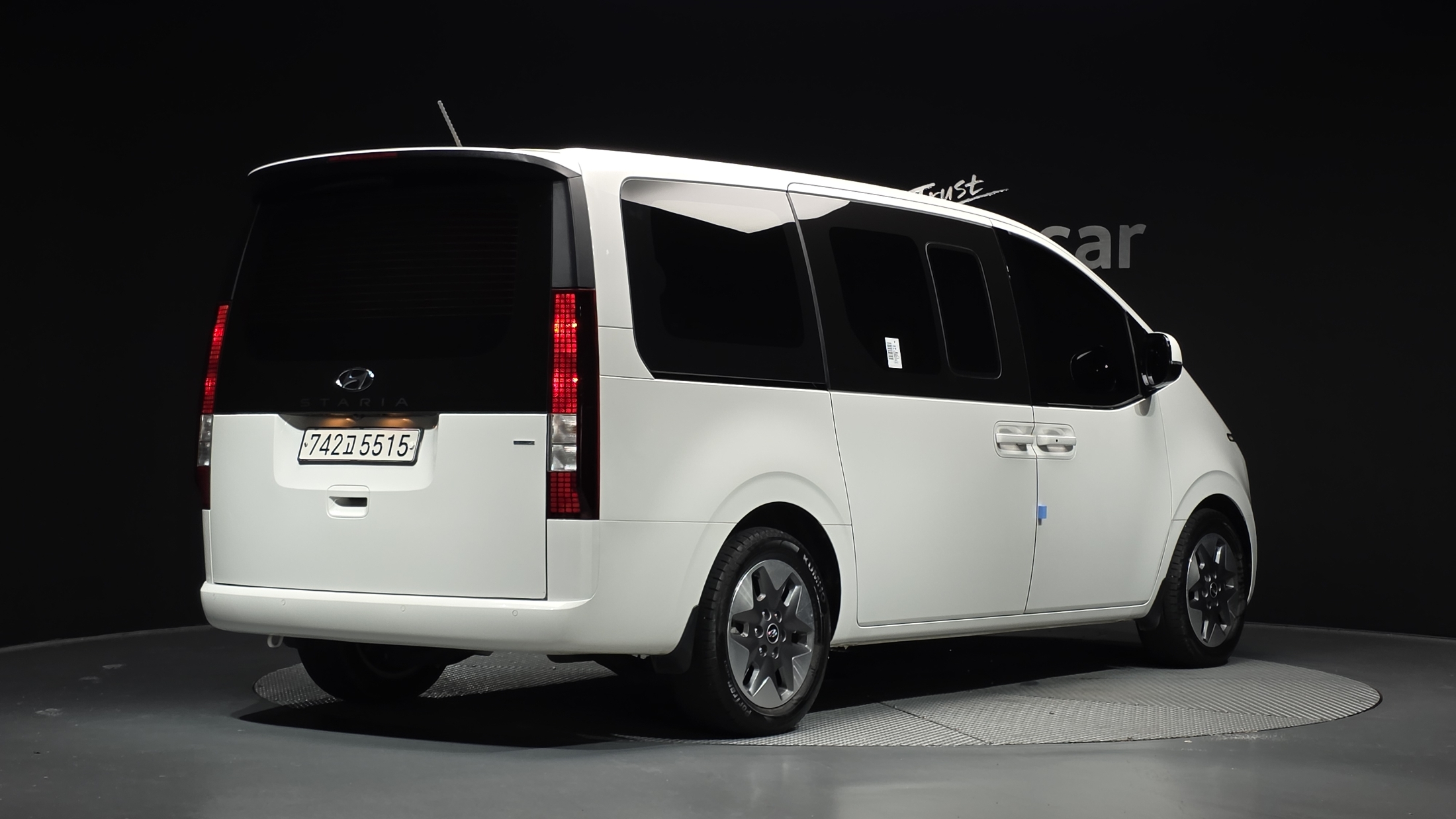 Mazda Bongo front view