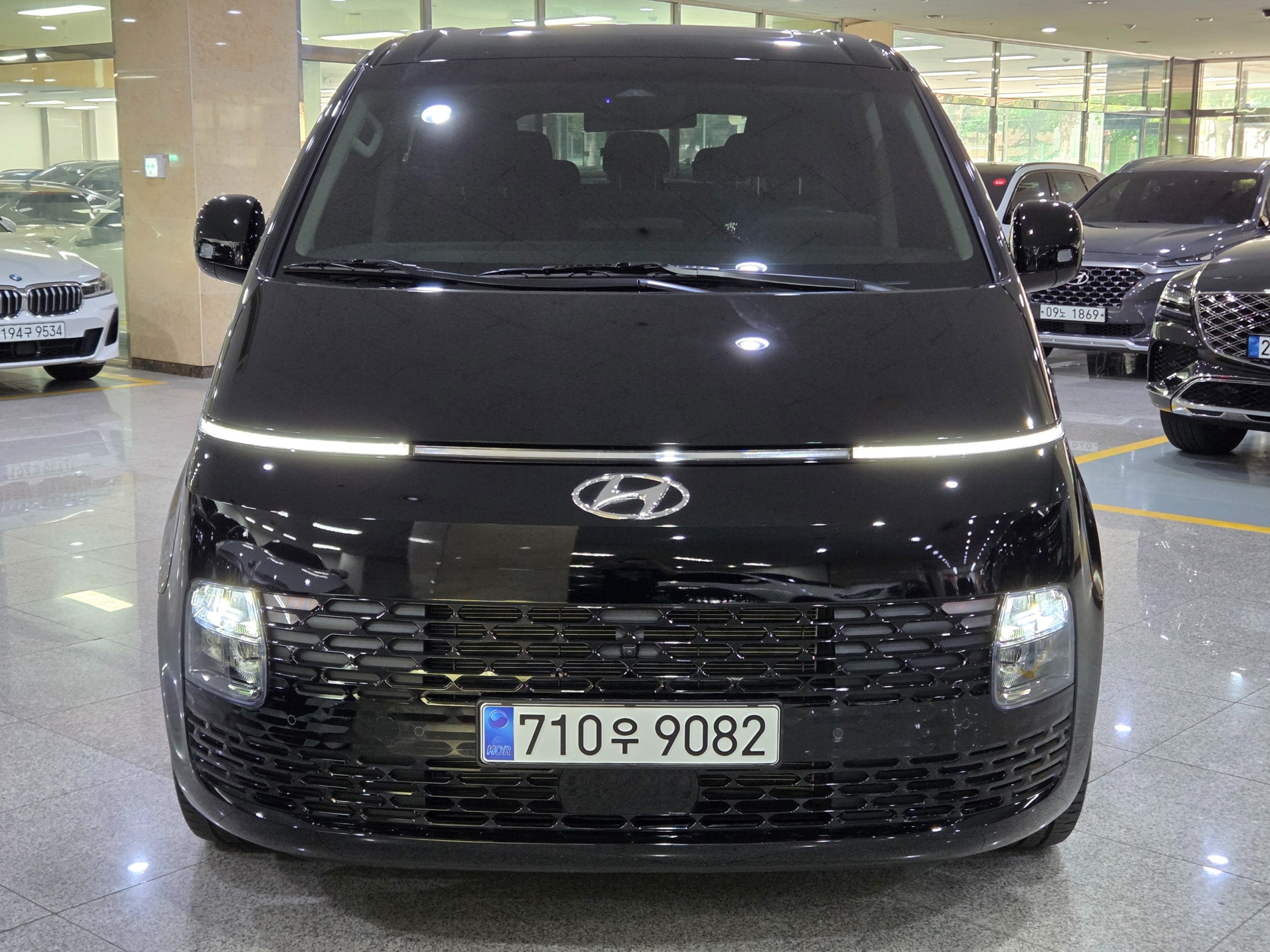 Mazda Bongo front view