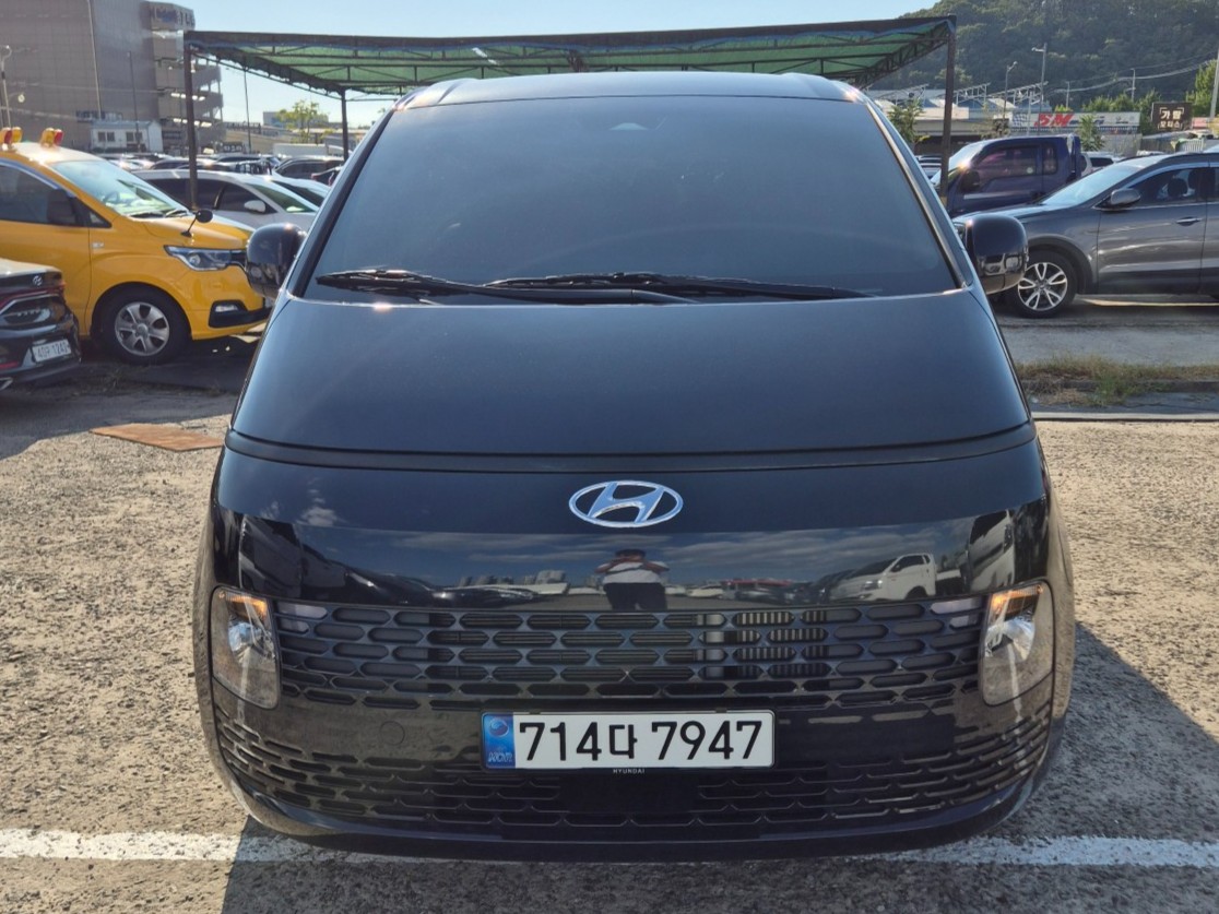 Mazda Bongo front view