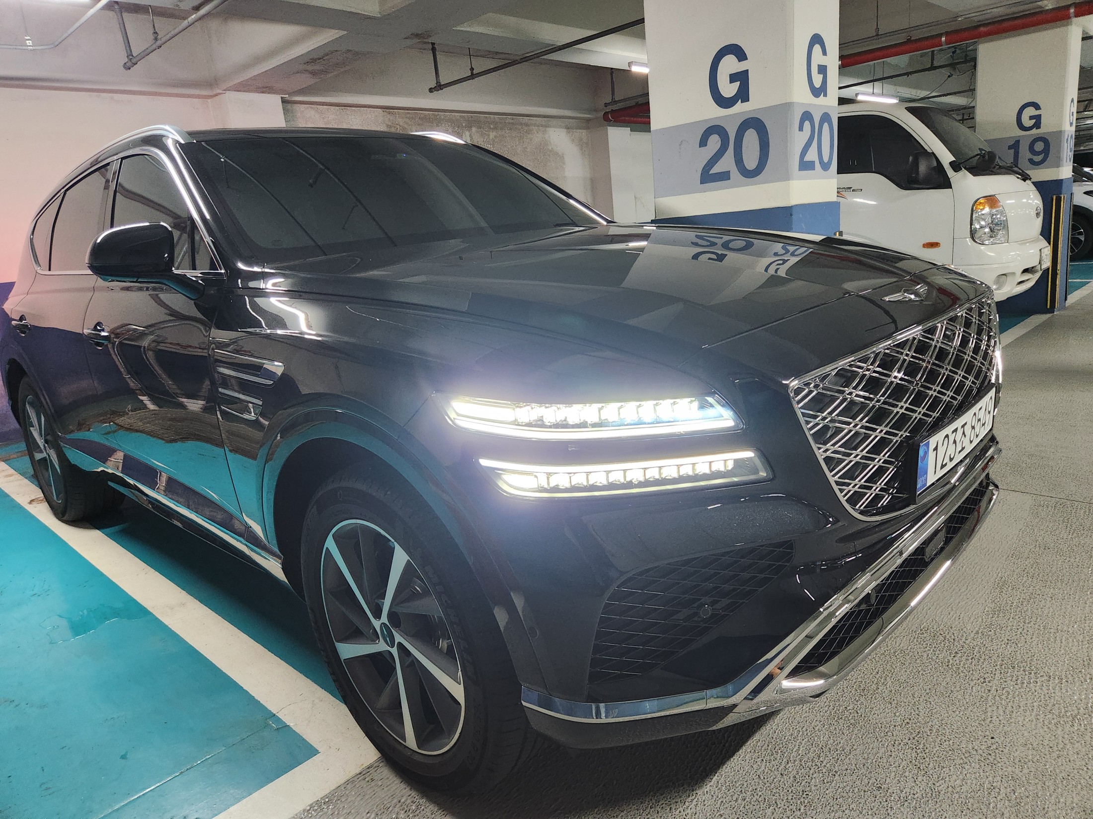 GENESIS GV80 photo 2