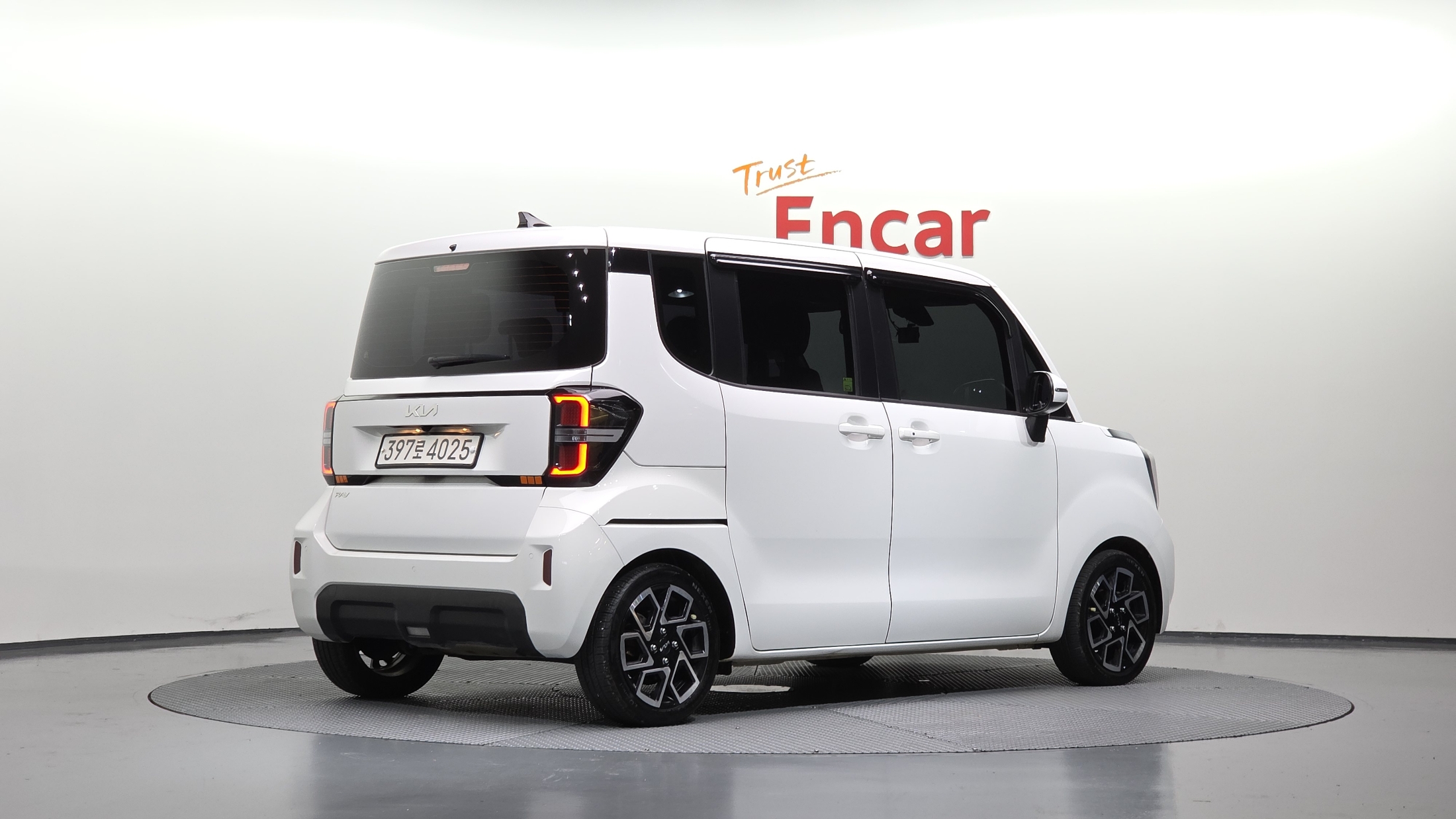 Mazda Bongo front view