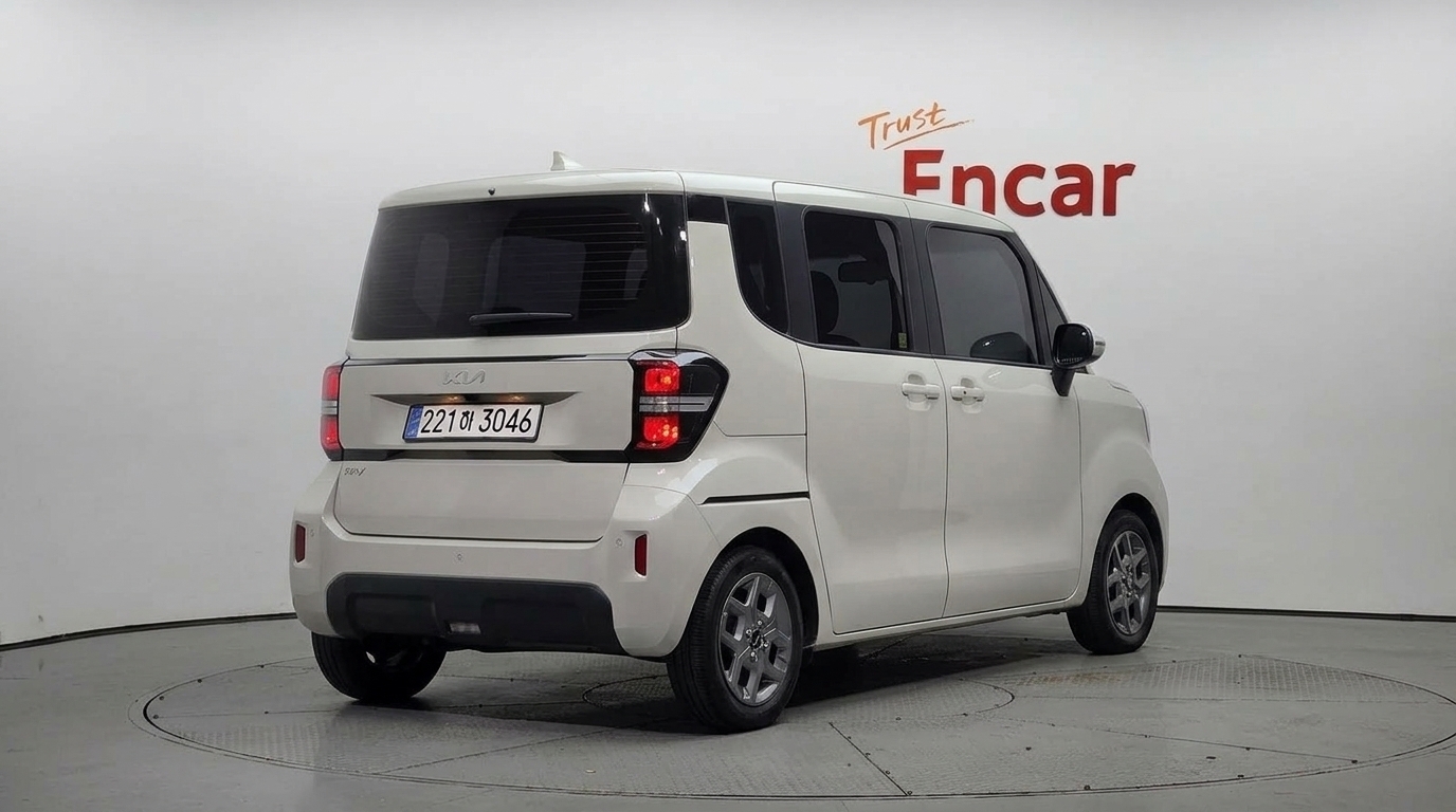 Mazda Bongo front view
