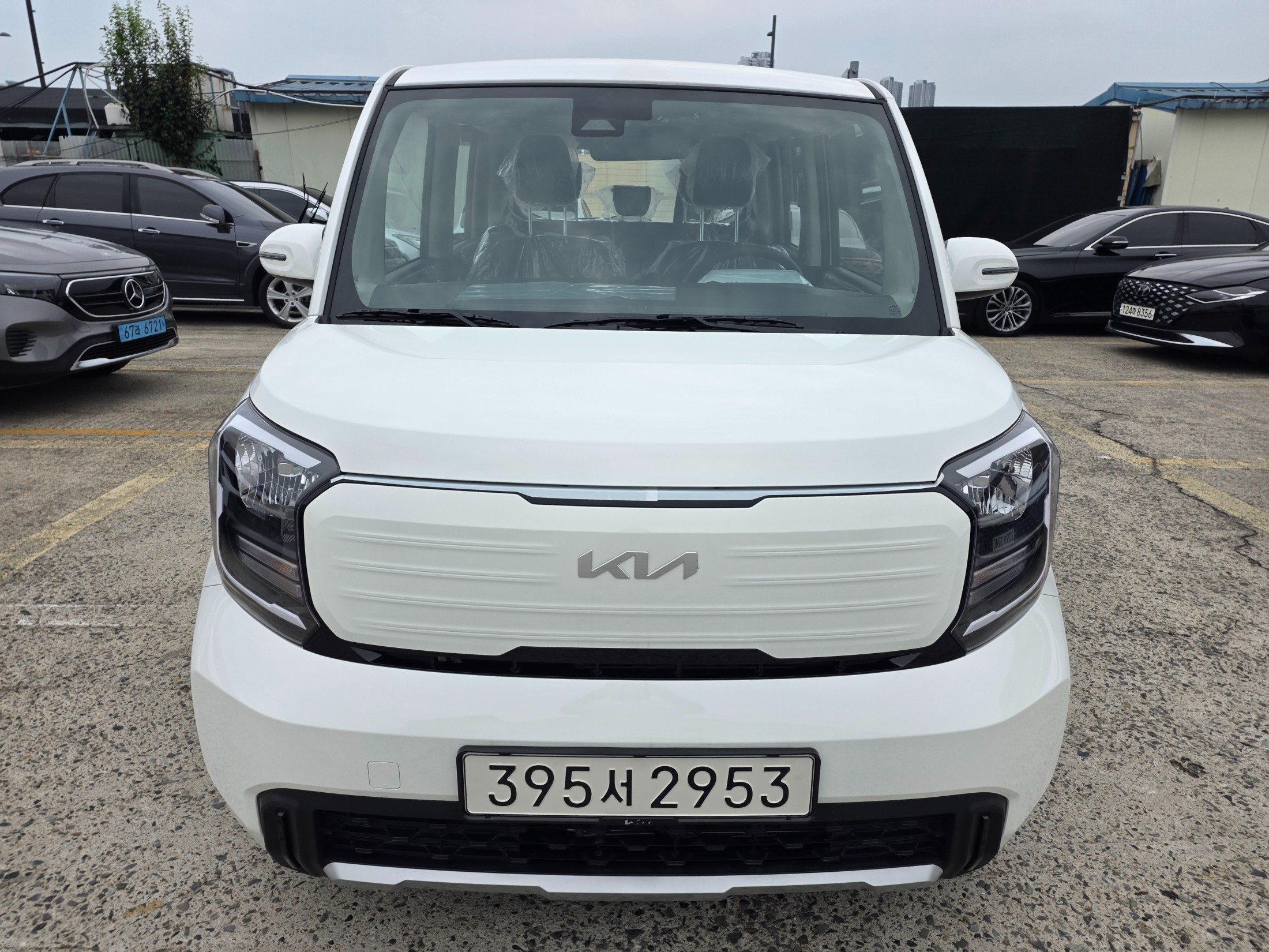 Mazda Bongo front view