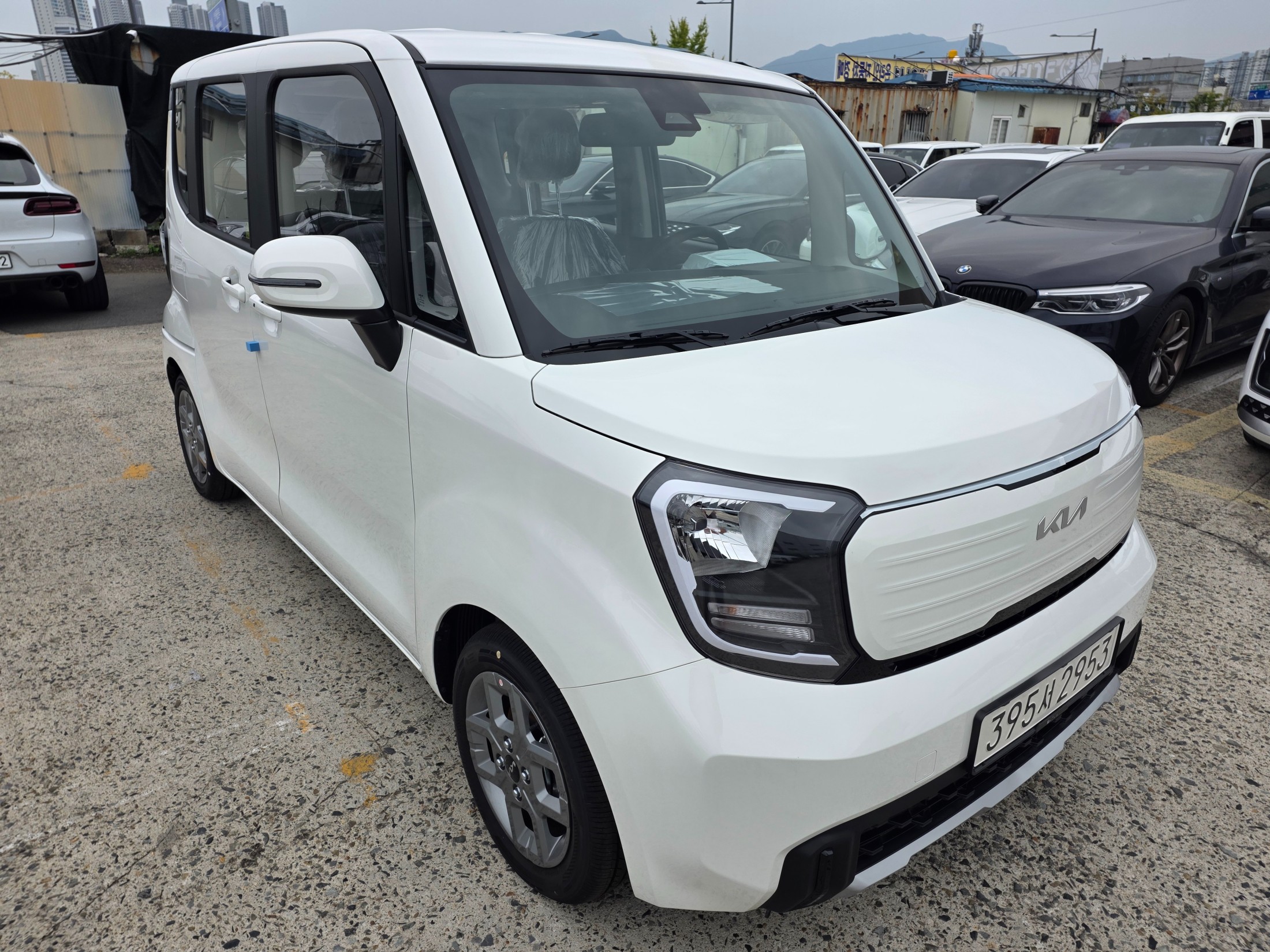 Mazda Bongo rear view