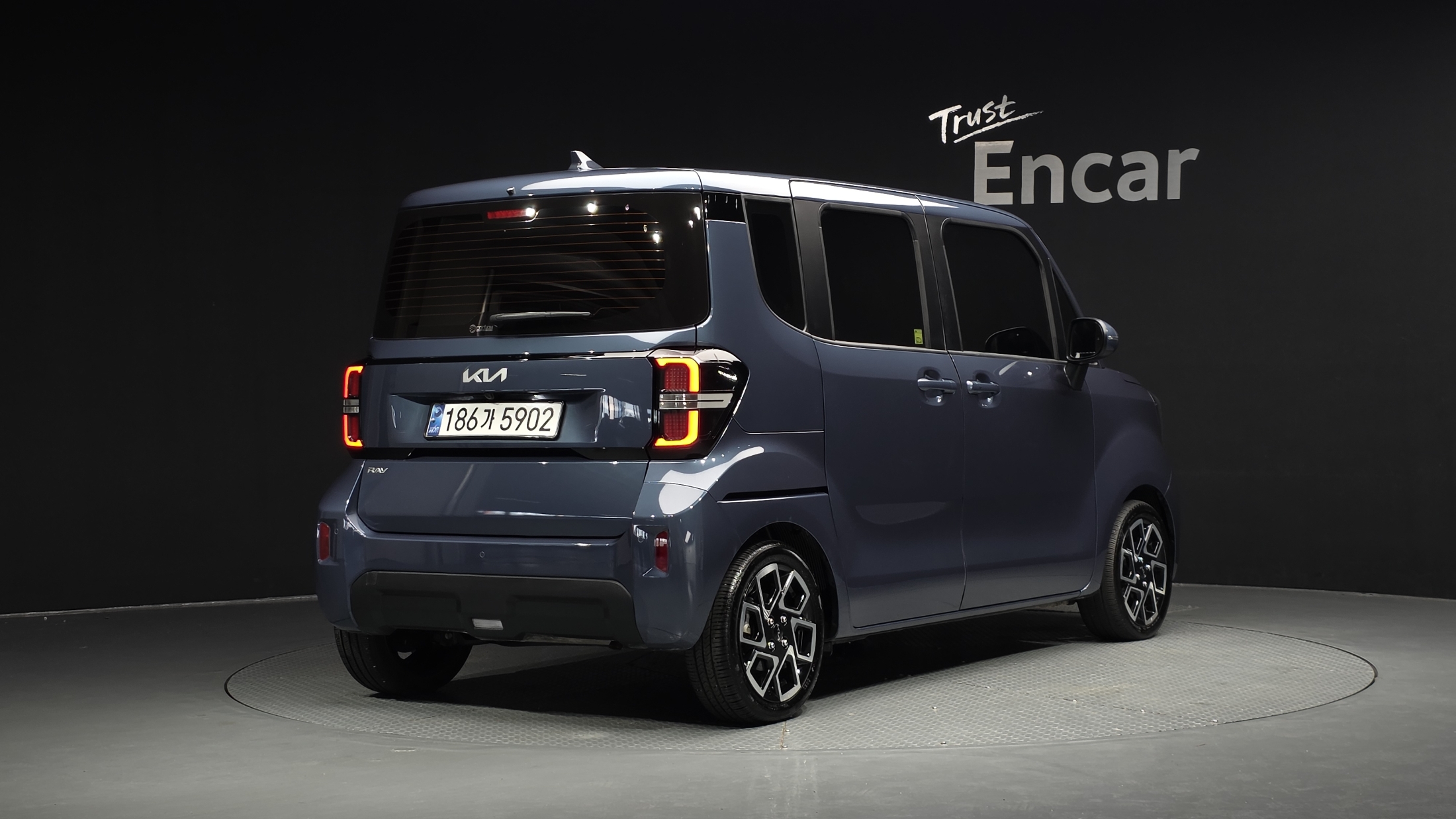 Mazda Bongo front view