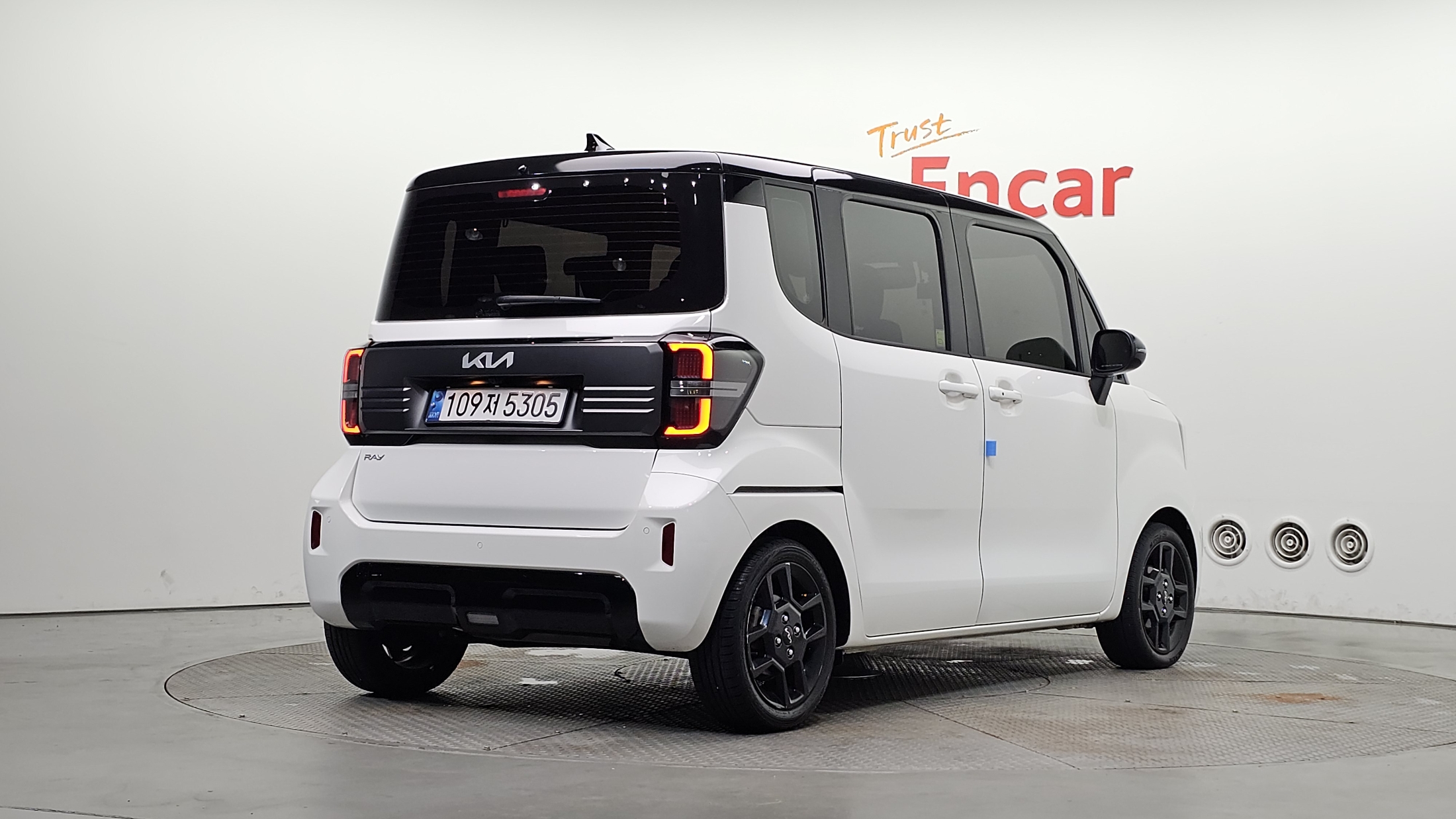 Mazda Bongo front view