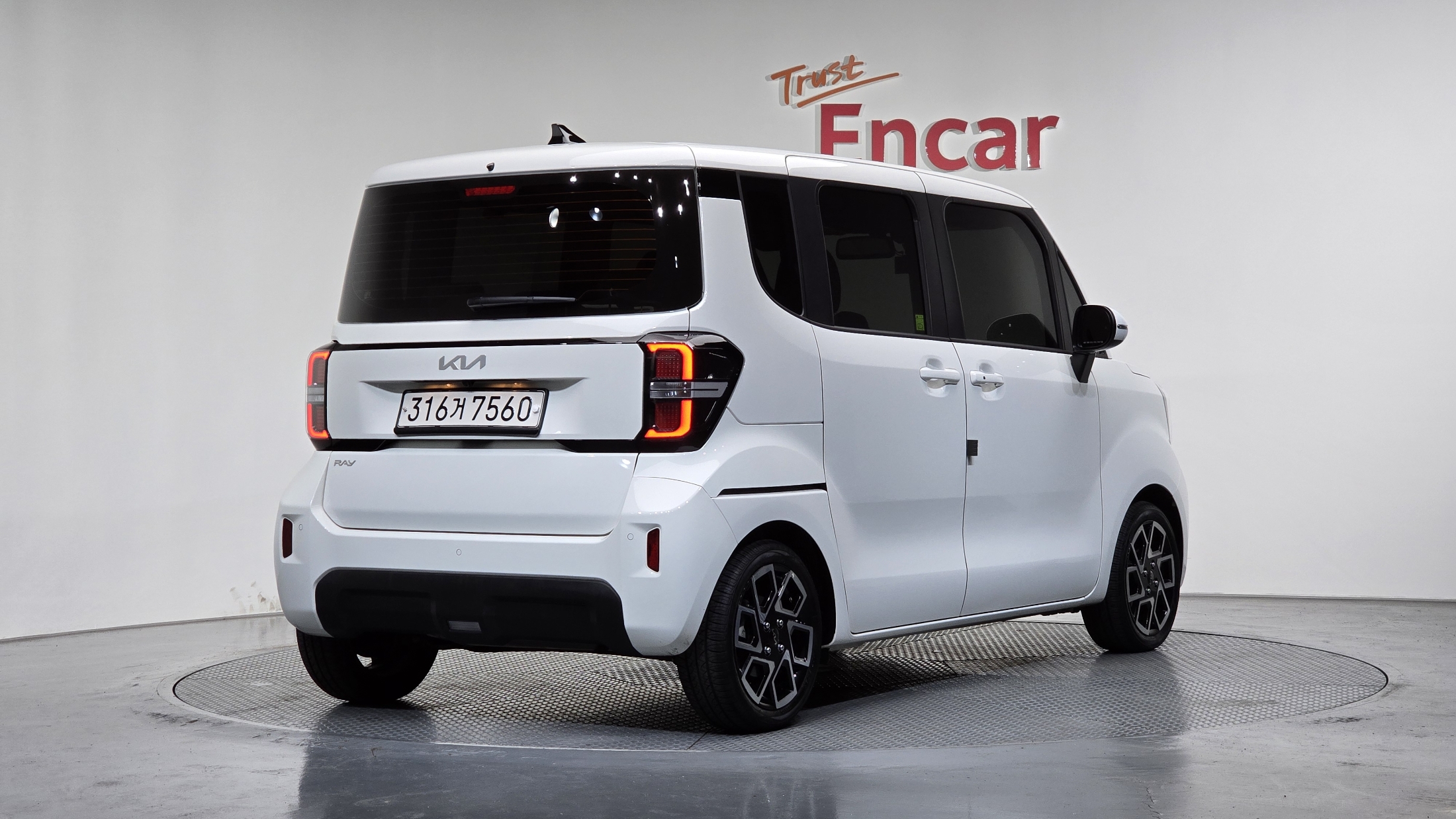 Mazda Bongo front view
