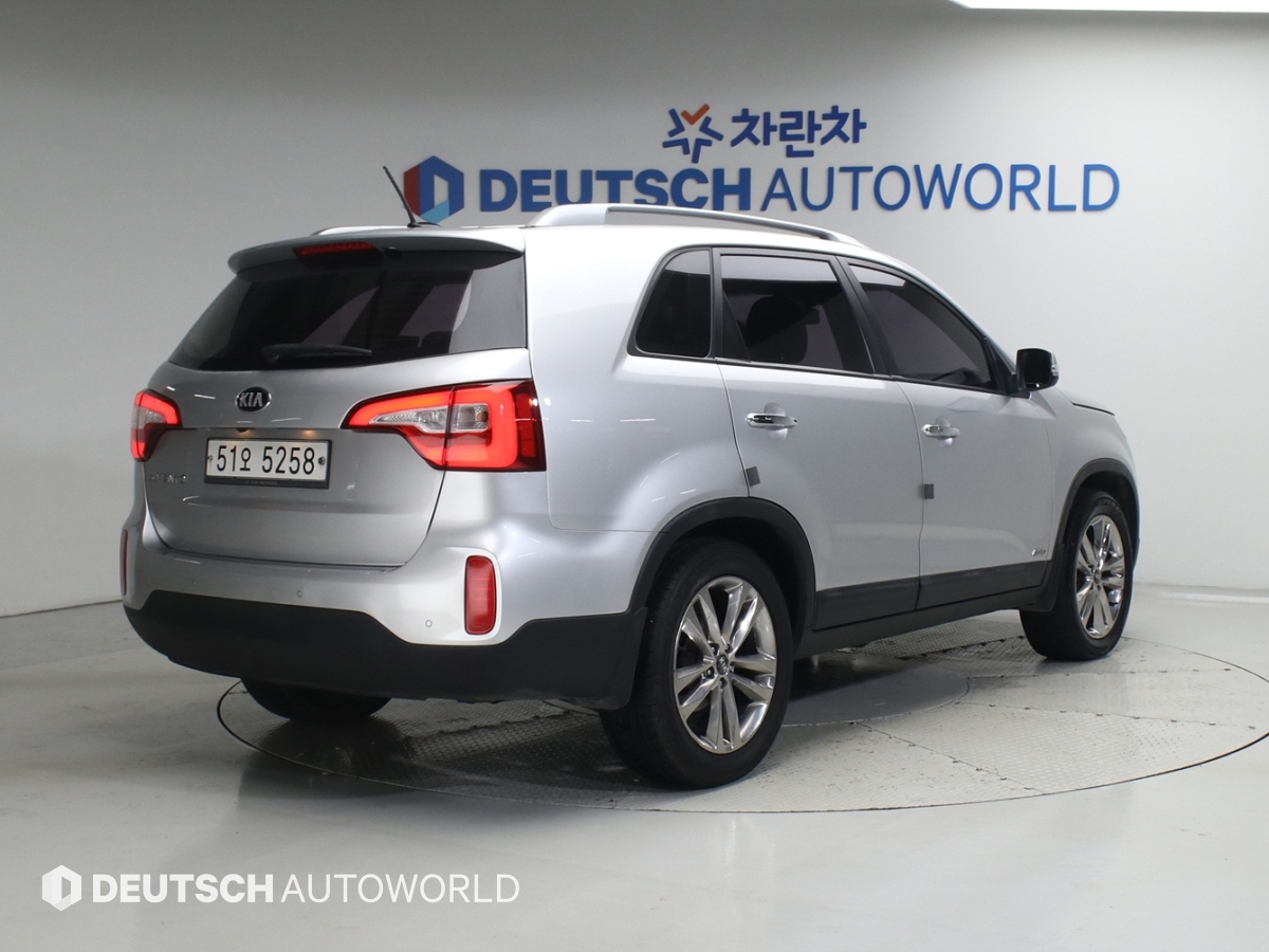 KIA SORENTO photo 2