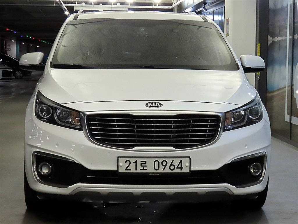 KIA CARNIVAL photo 2