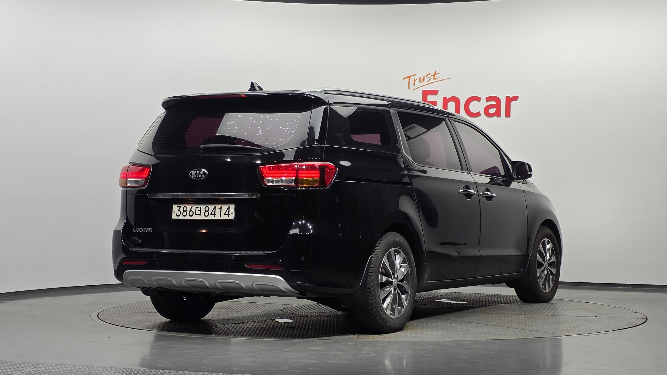 KIA CARNIVAL photo 2