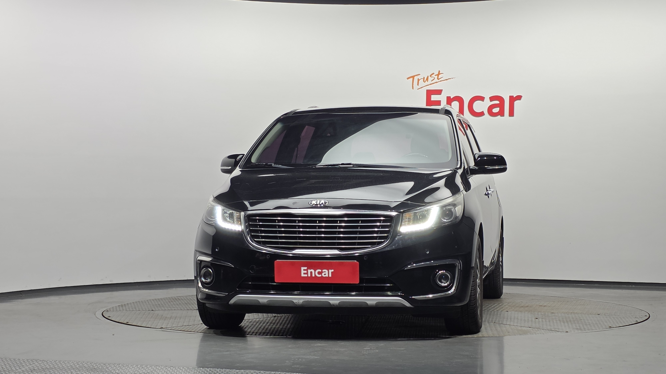 KIA CARNIVAL photo 3
