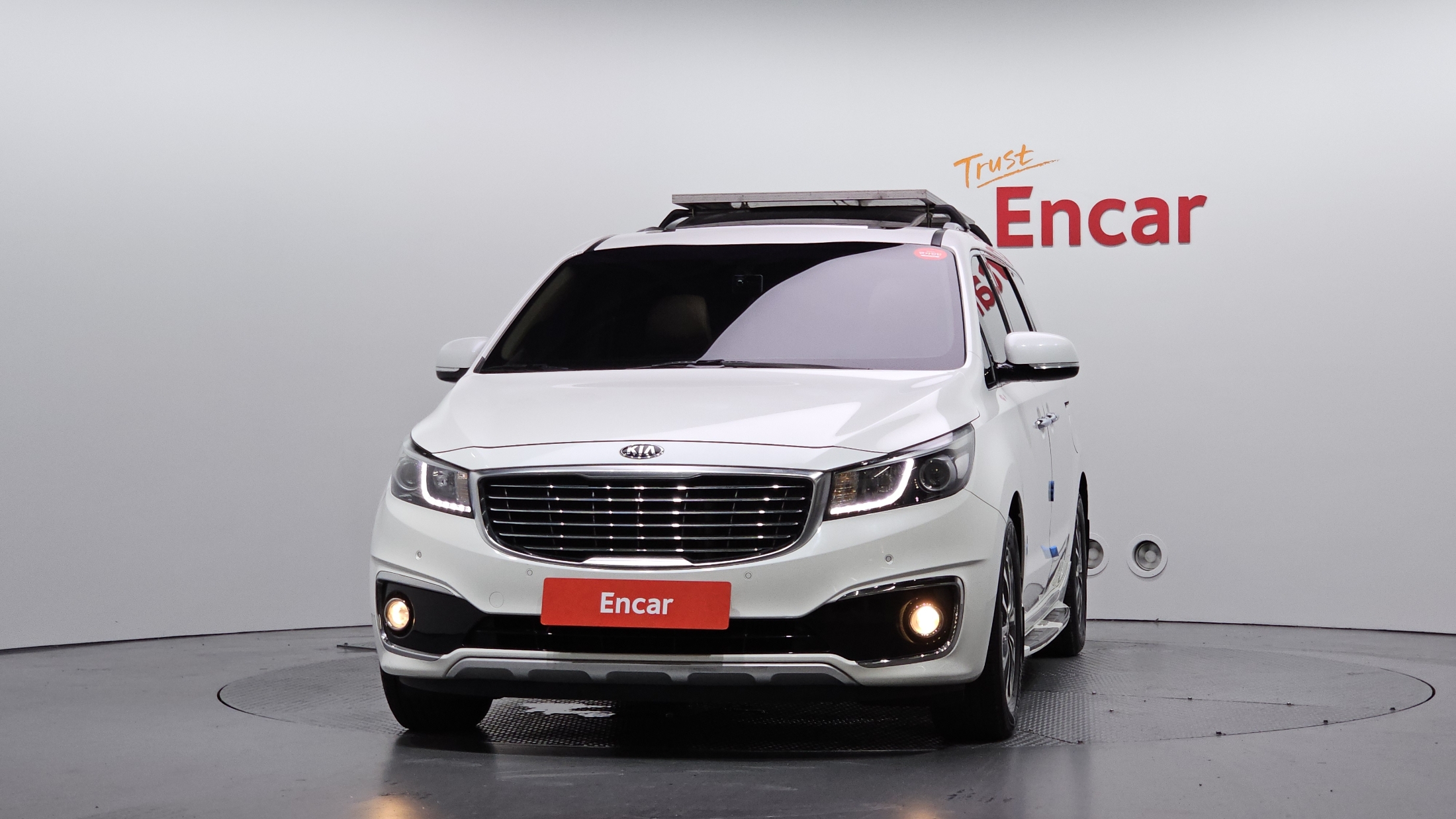 KIA CARNIVAL photo 3