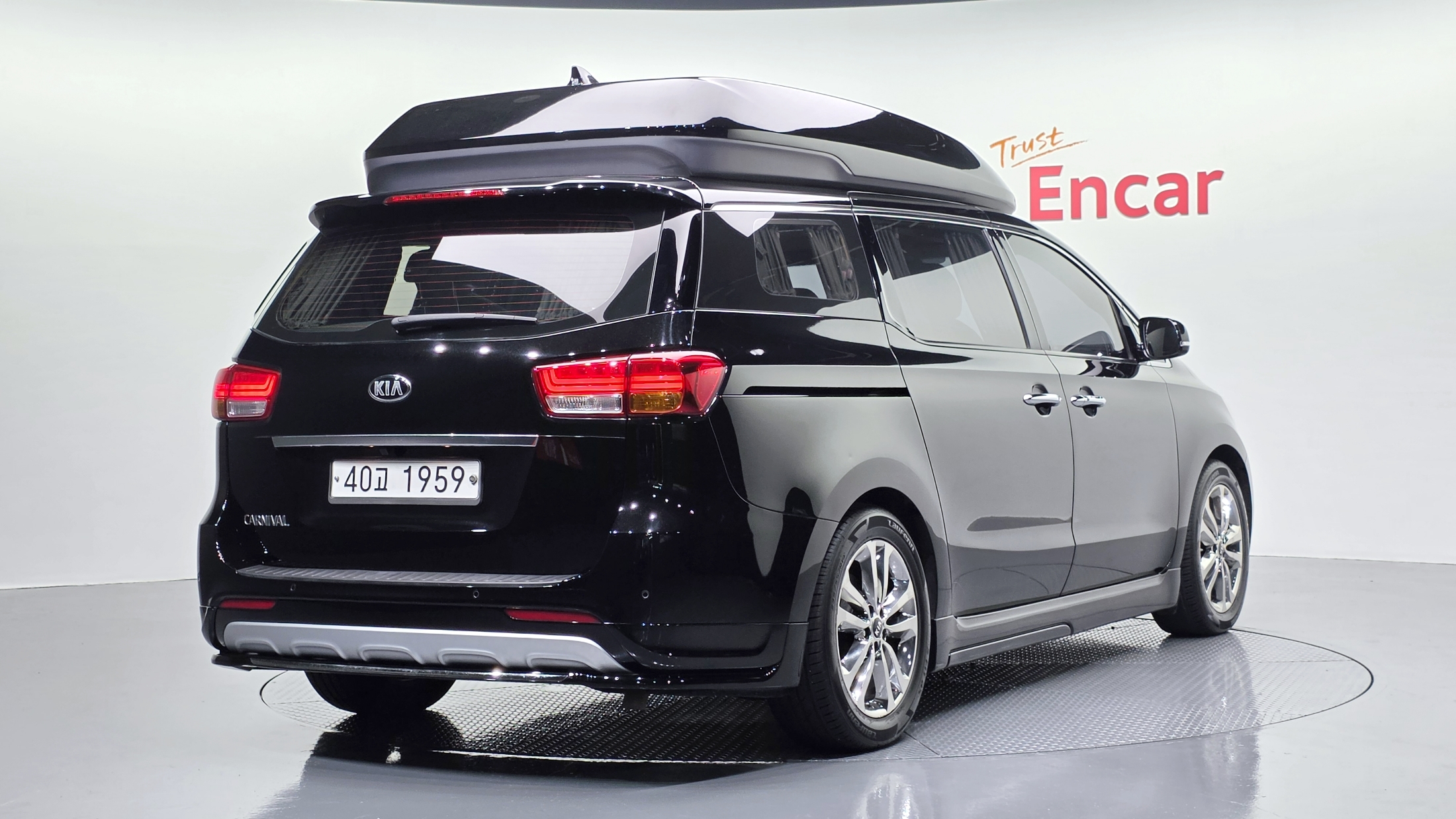 KIA CARNIVAL photo 2