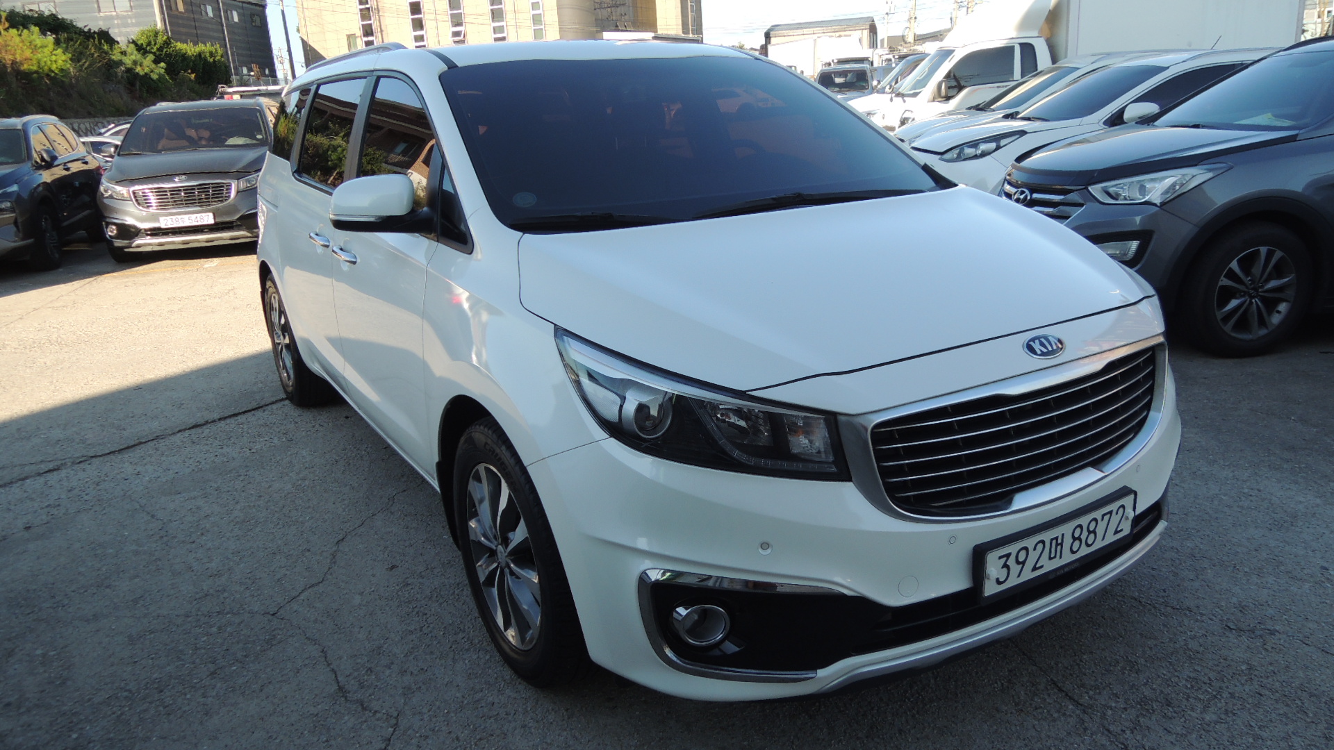 KIA CARNIVAL photo 3