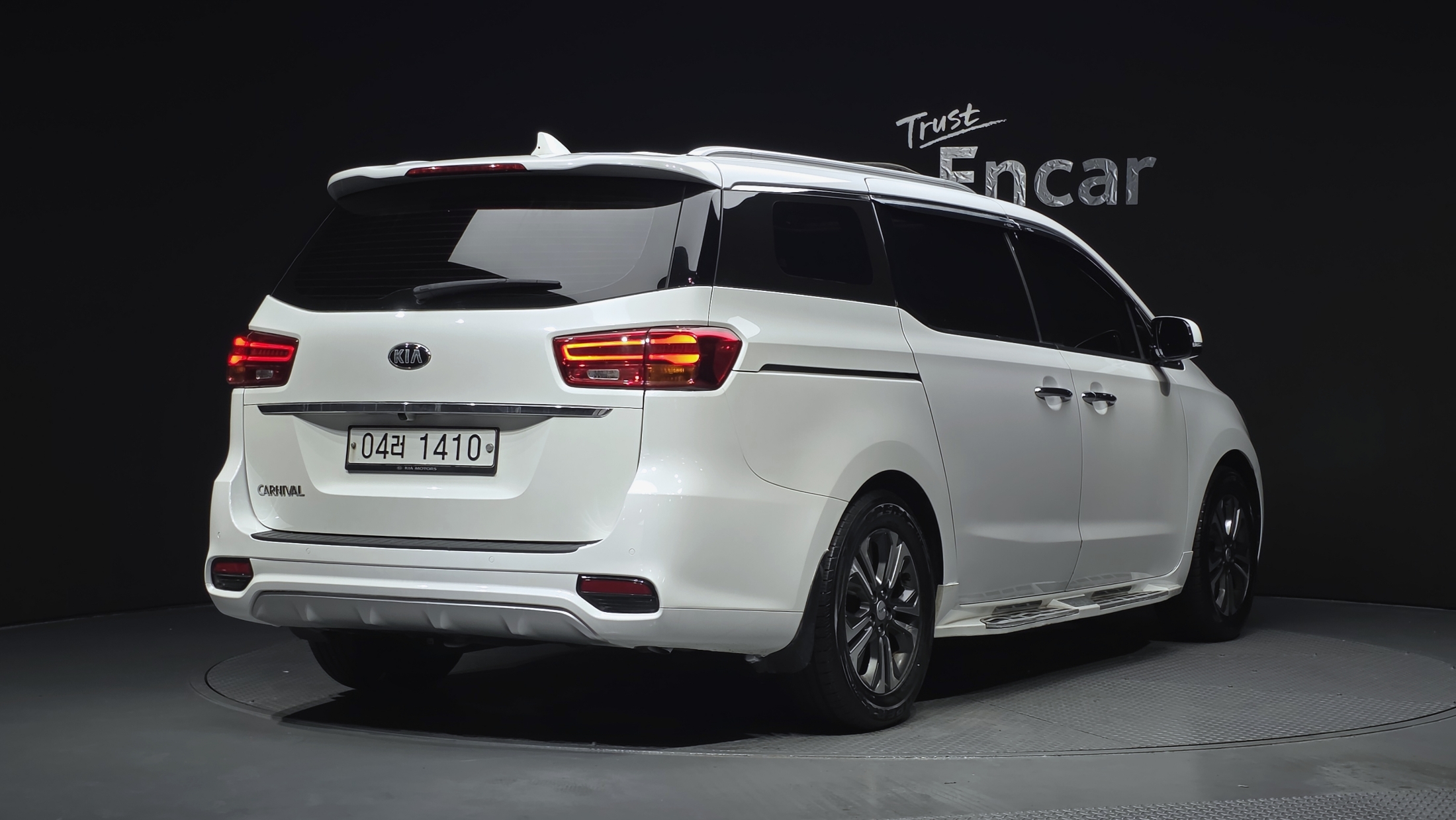 KIA CARNIVAL photo 2