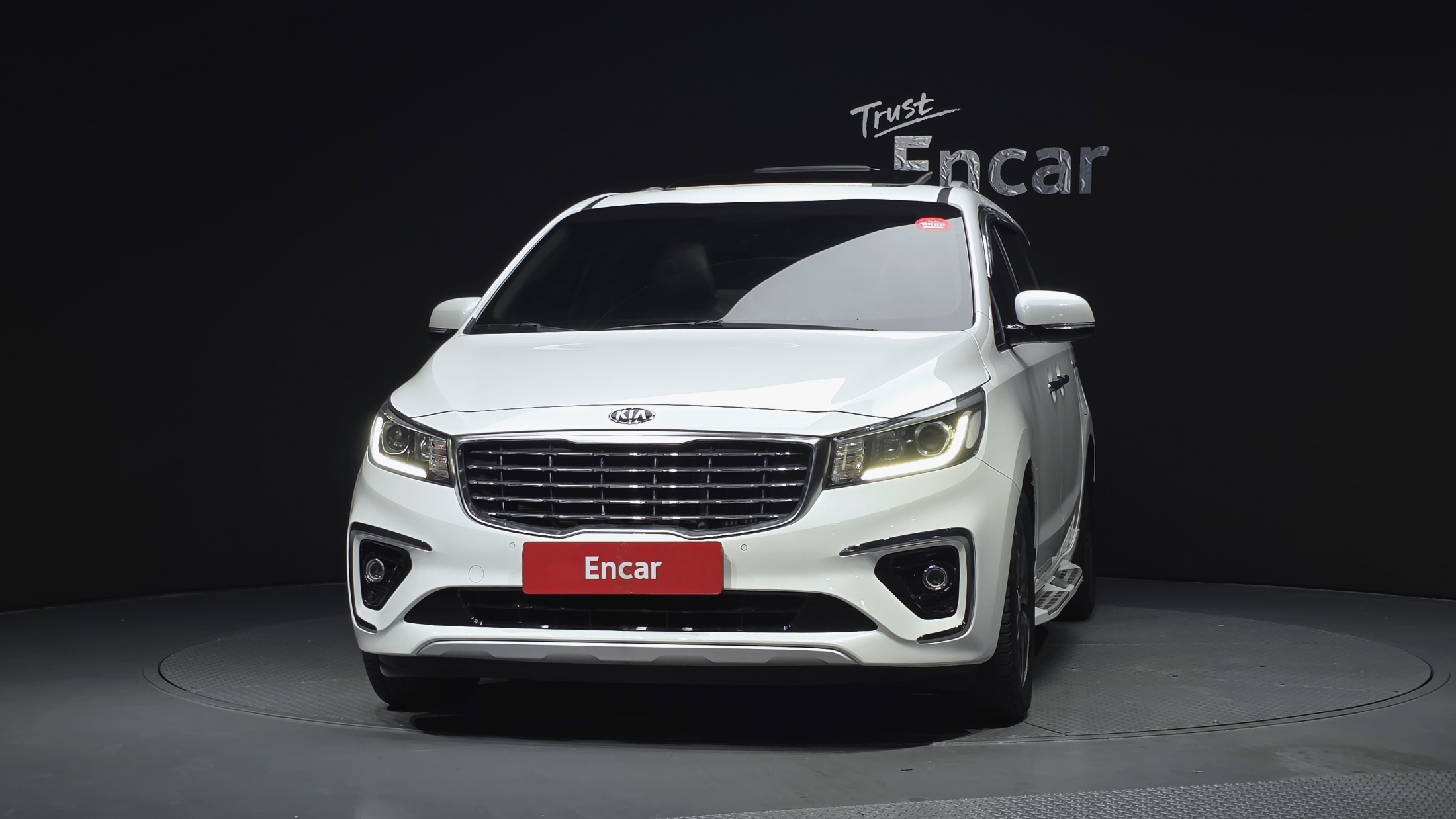 KIA CARNIVAL photo 3