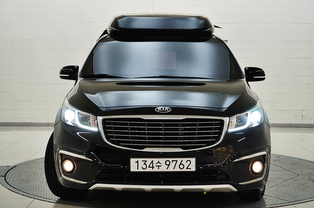 KIA CARNIVAL photo 2