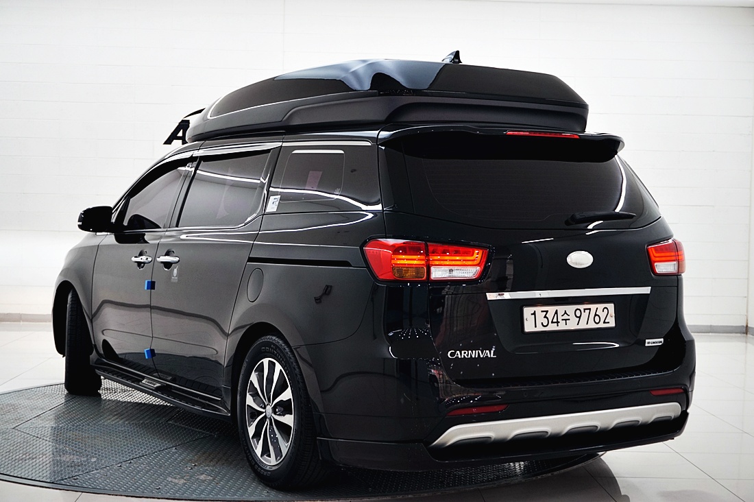 KIA CARNIVAL photo 3