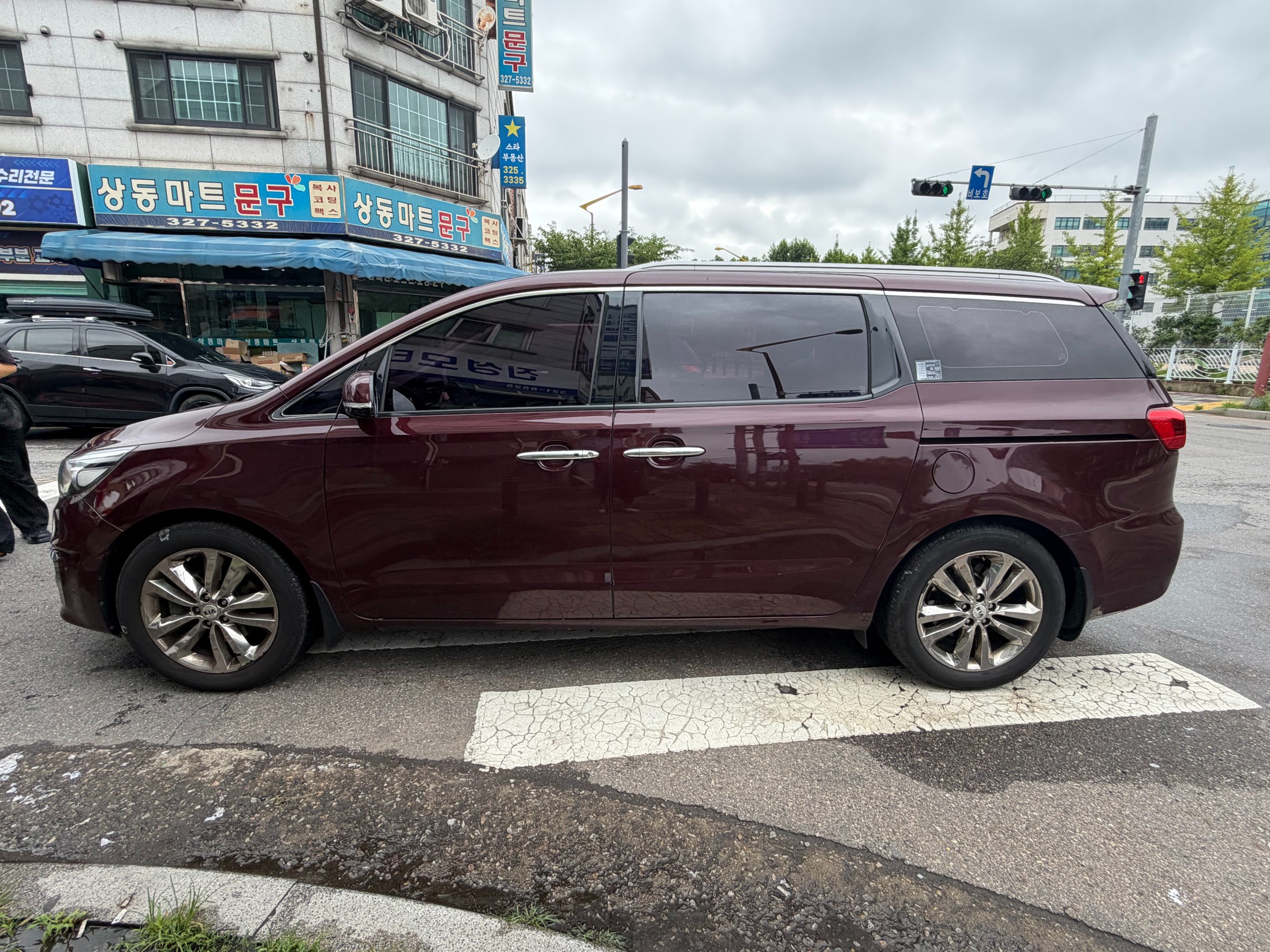 KIA CARNIVAL photo 3