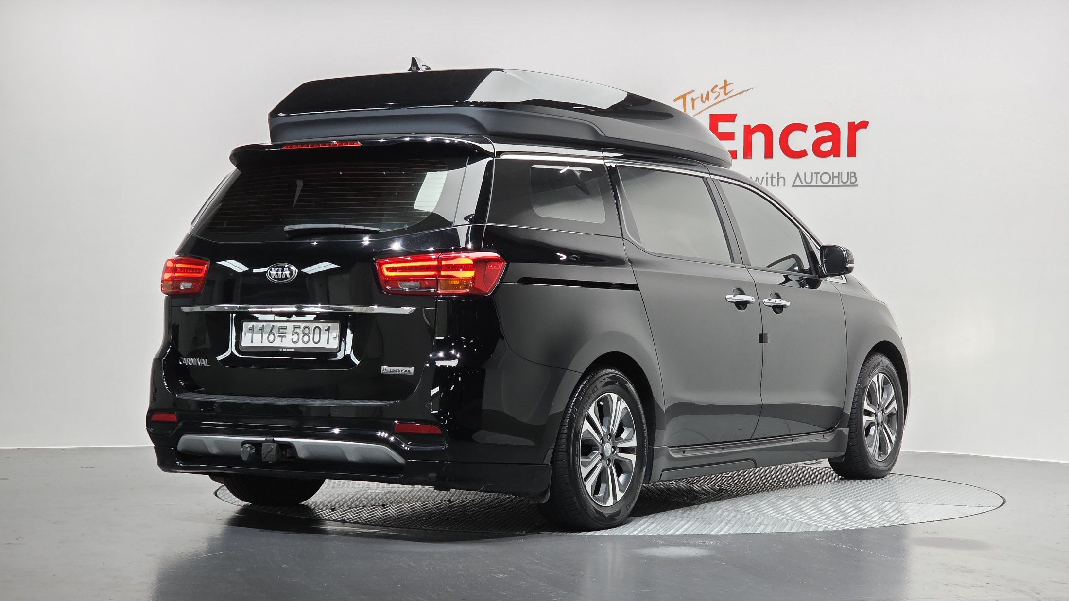 KIA CARNIVAL photo 2