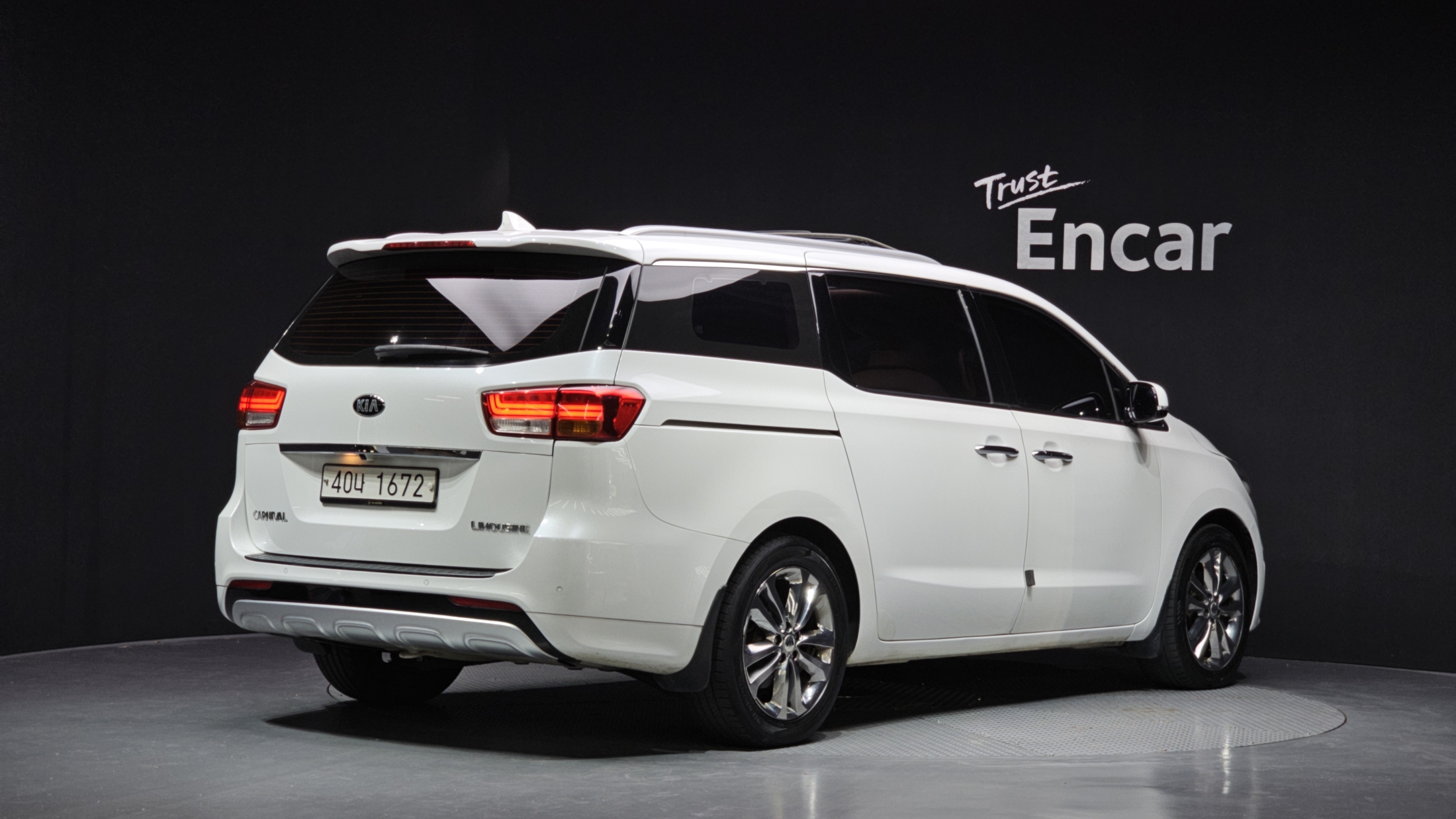 KIA CARNIVAL photo 2