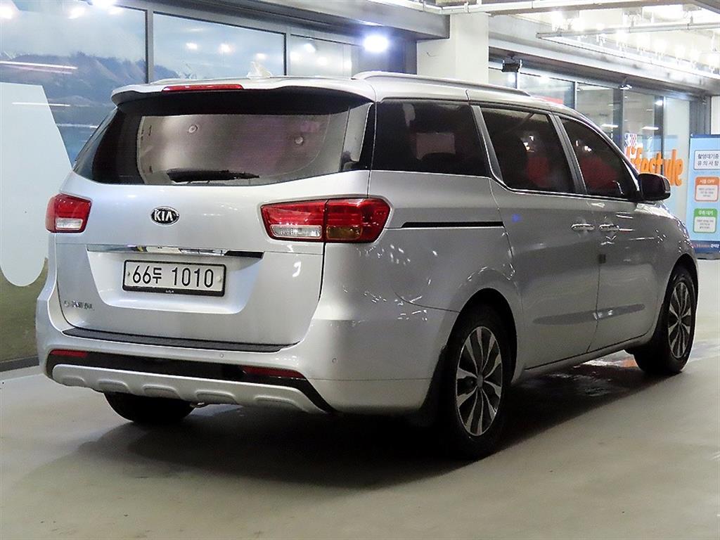 KIA CARNIVAL photo 2
