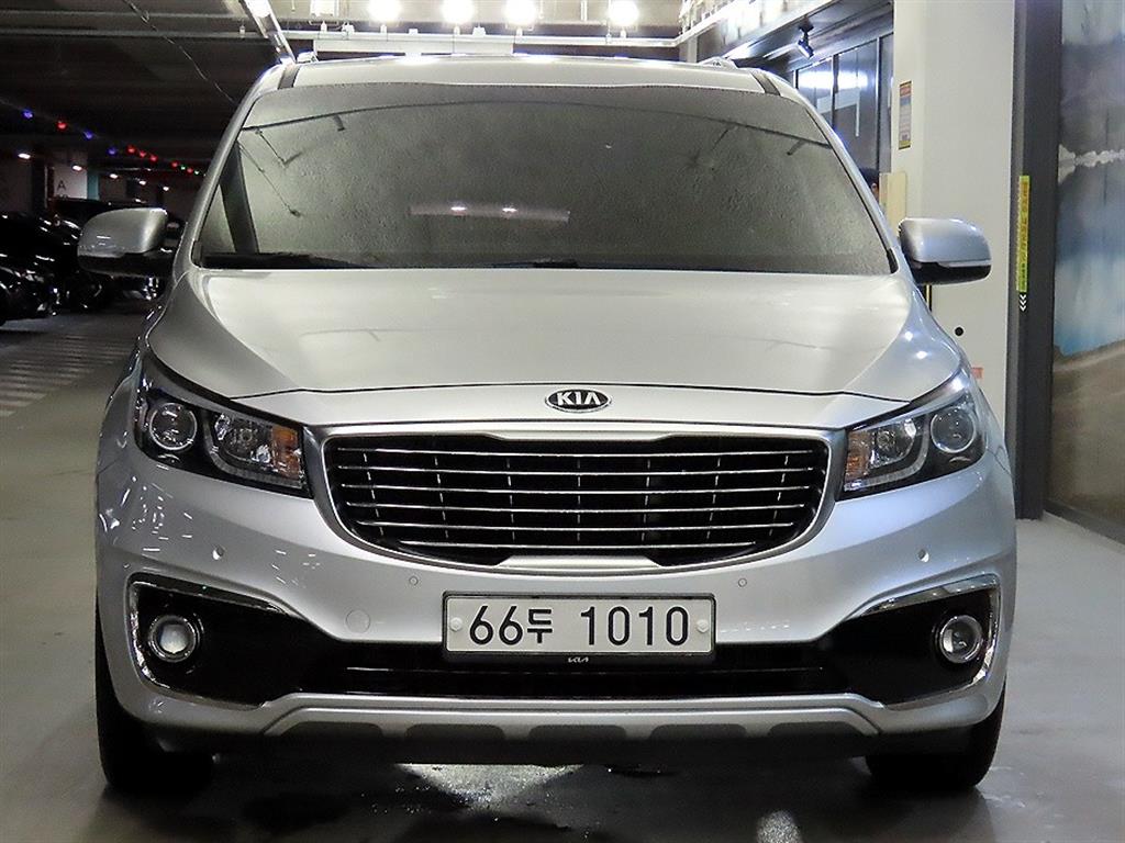 KIA CARNIVAL photo 3