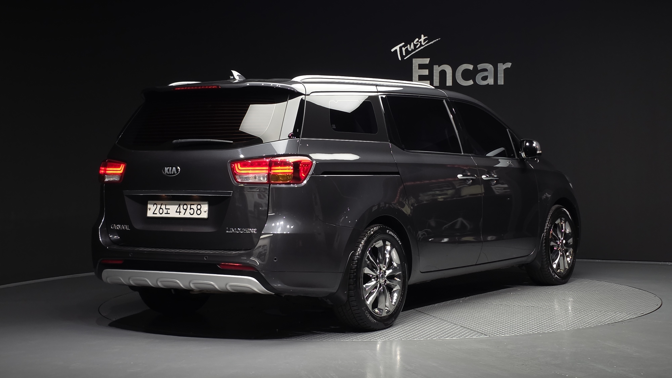 KIA CARNIVAL photo 2
