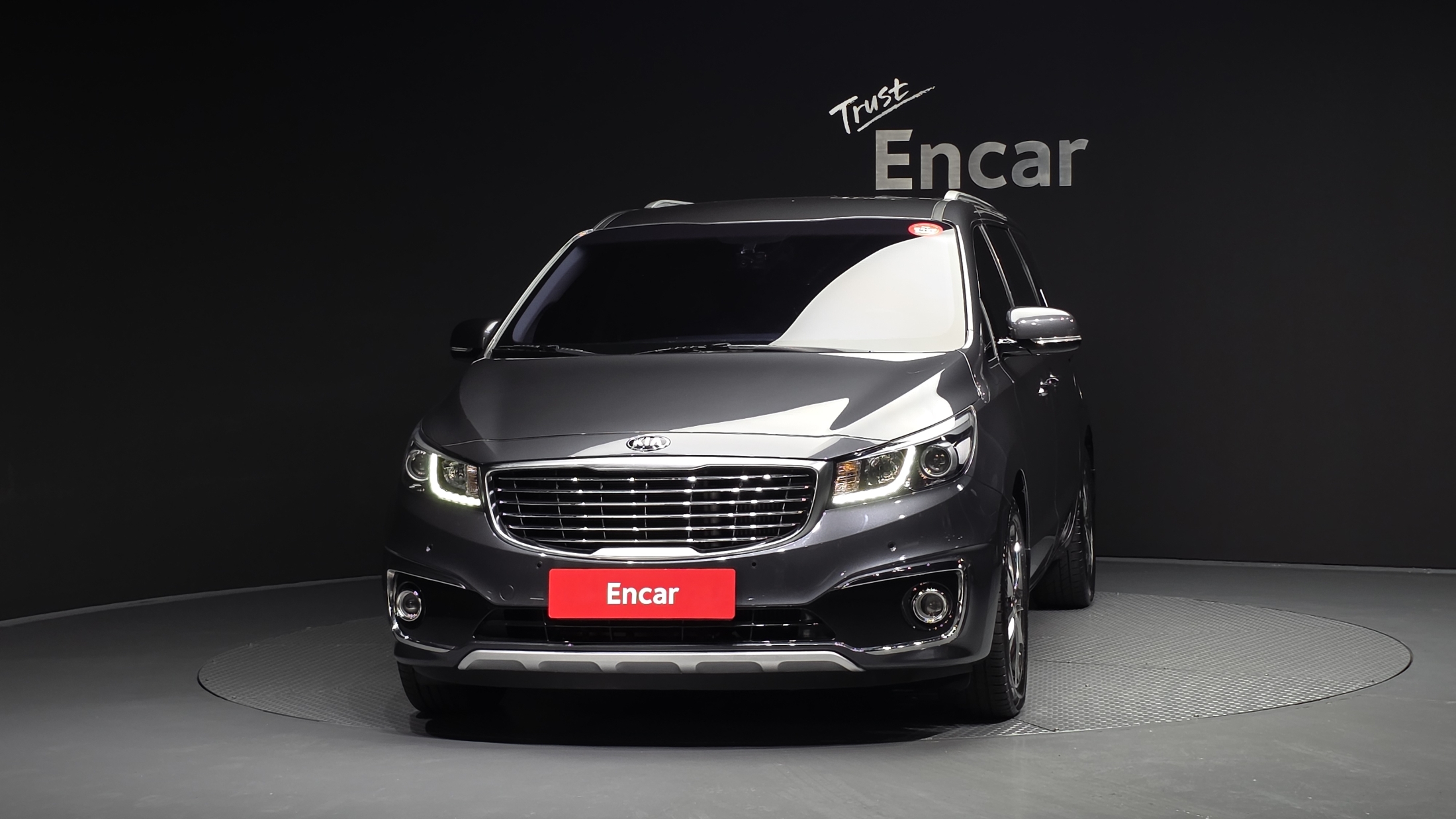 KIA CARNIVAL photo 3