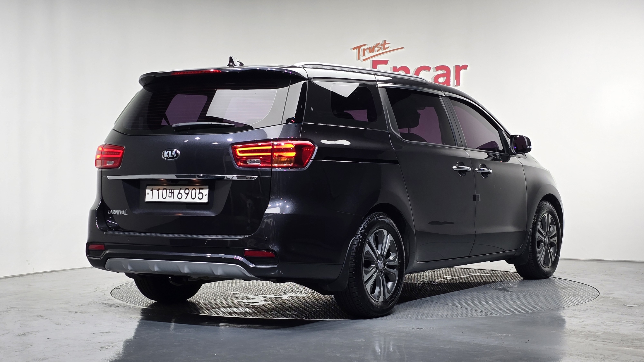 KIA CARNIVAL photo 2