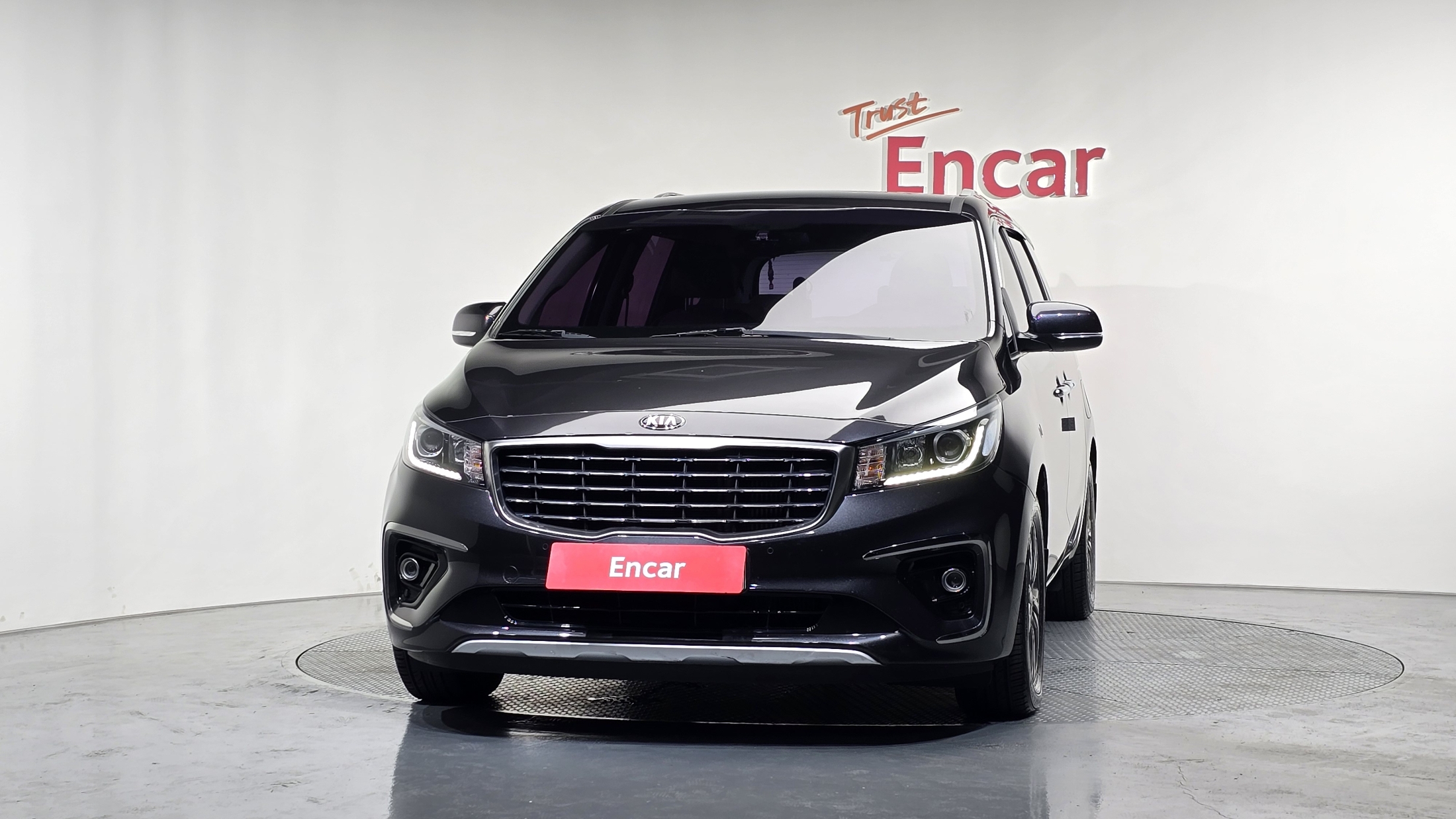 KIA CARNIVAL photo 3