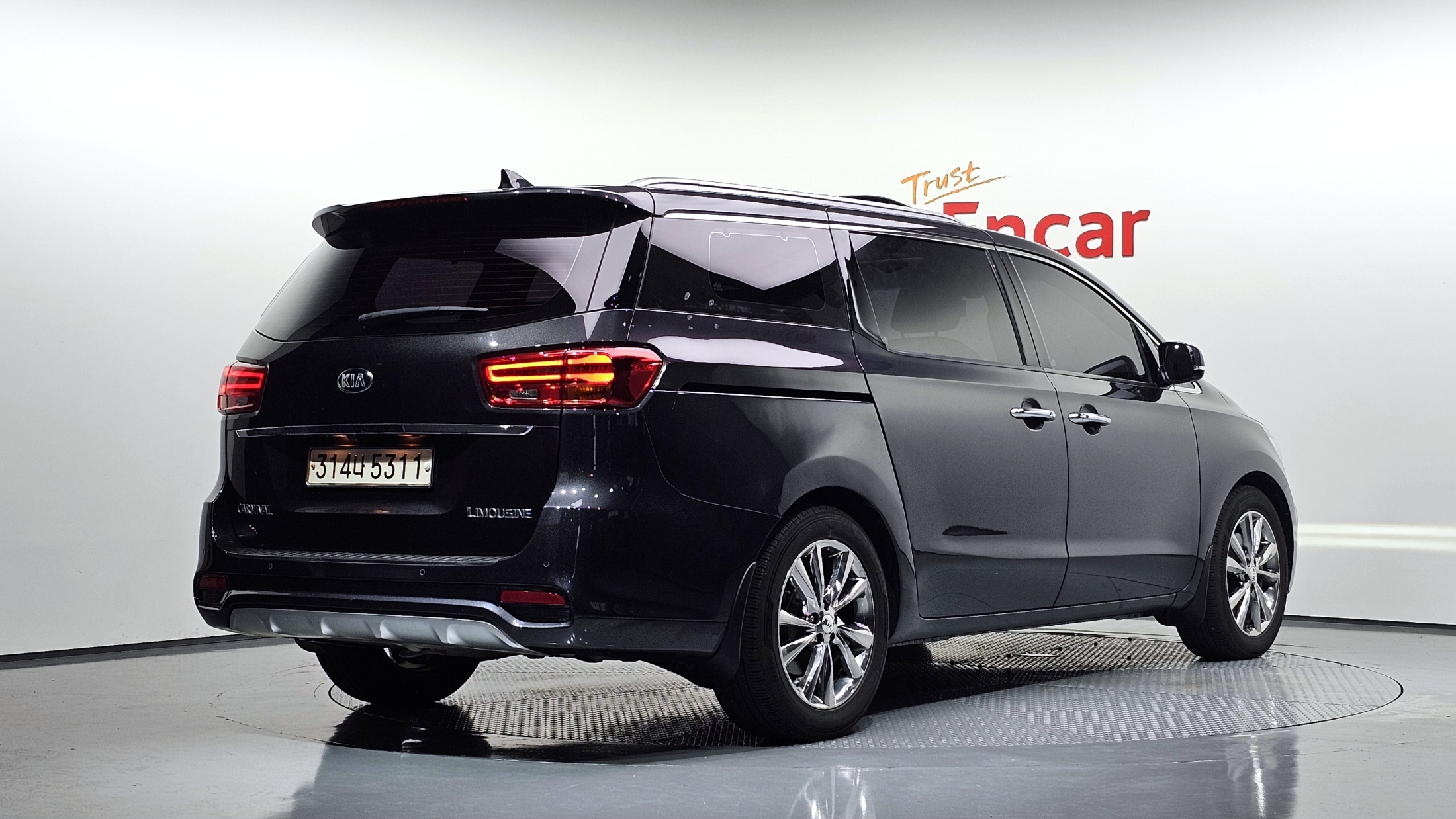 KIA CARNIVAL photo 2