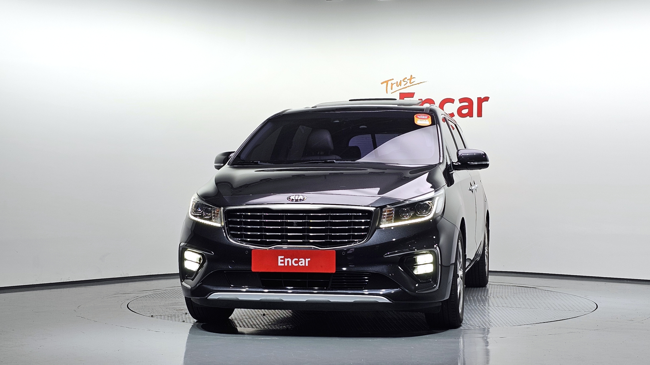 KIA CARNIVAL photo 3
