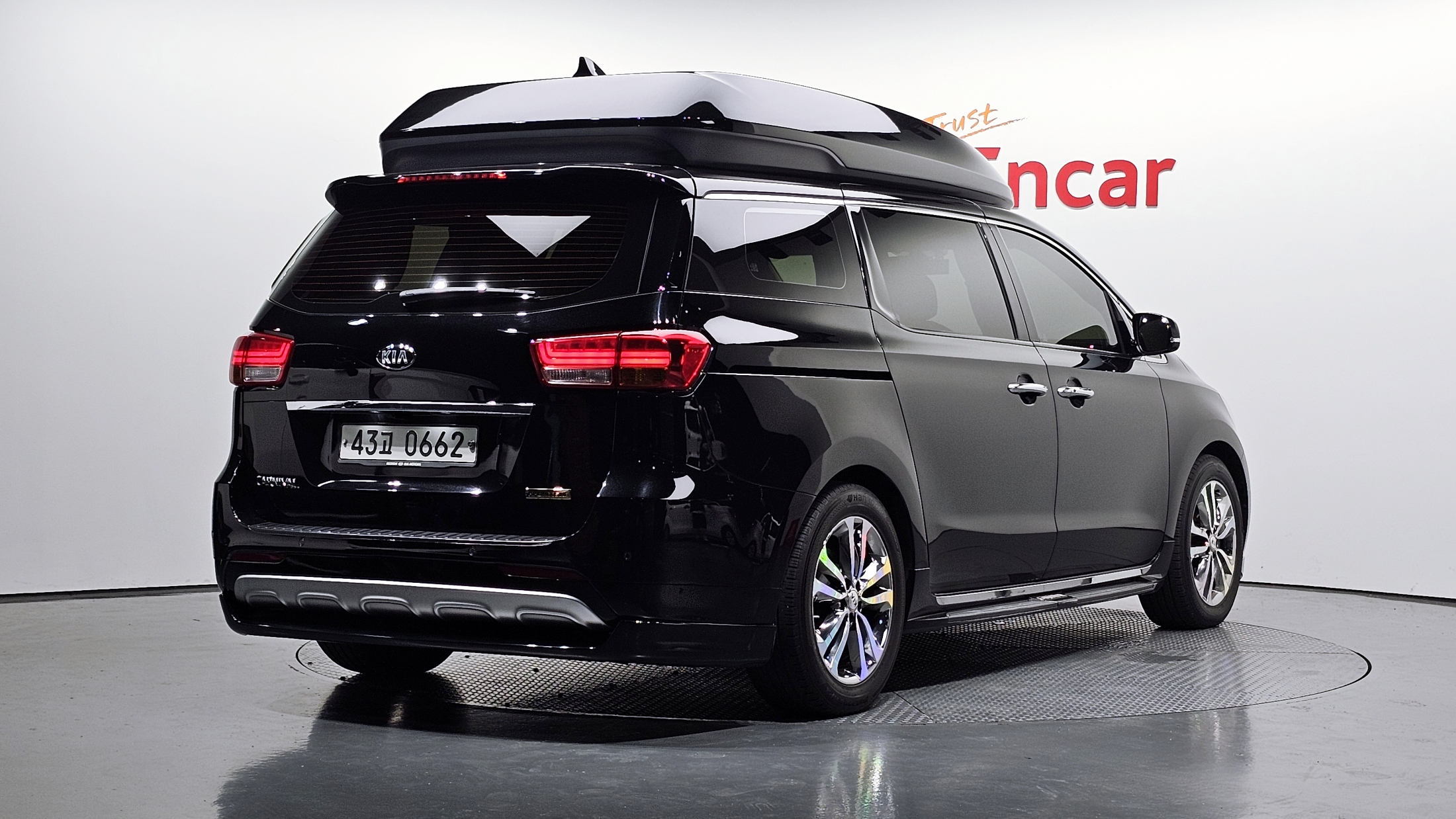 KIA CARNIVAL photo 2